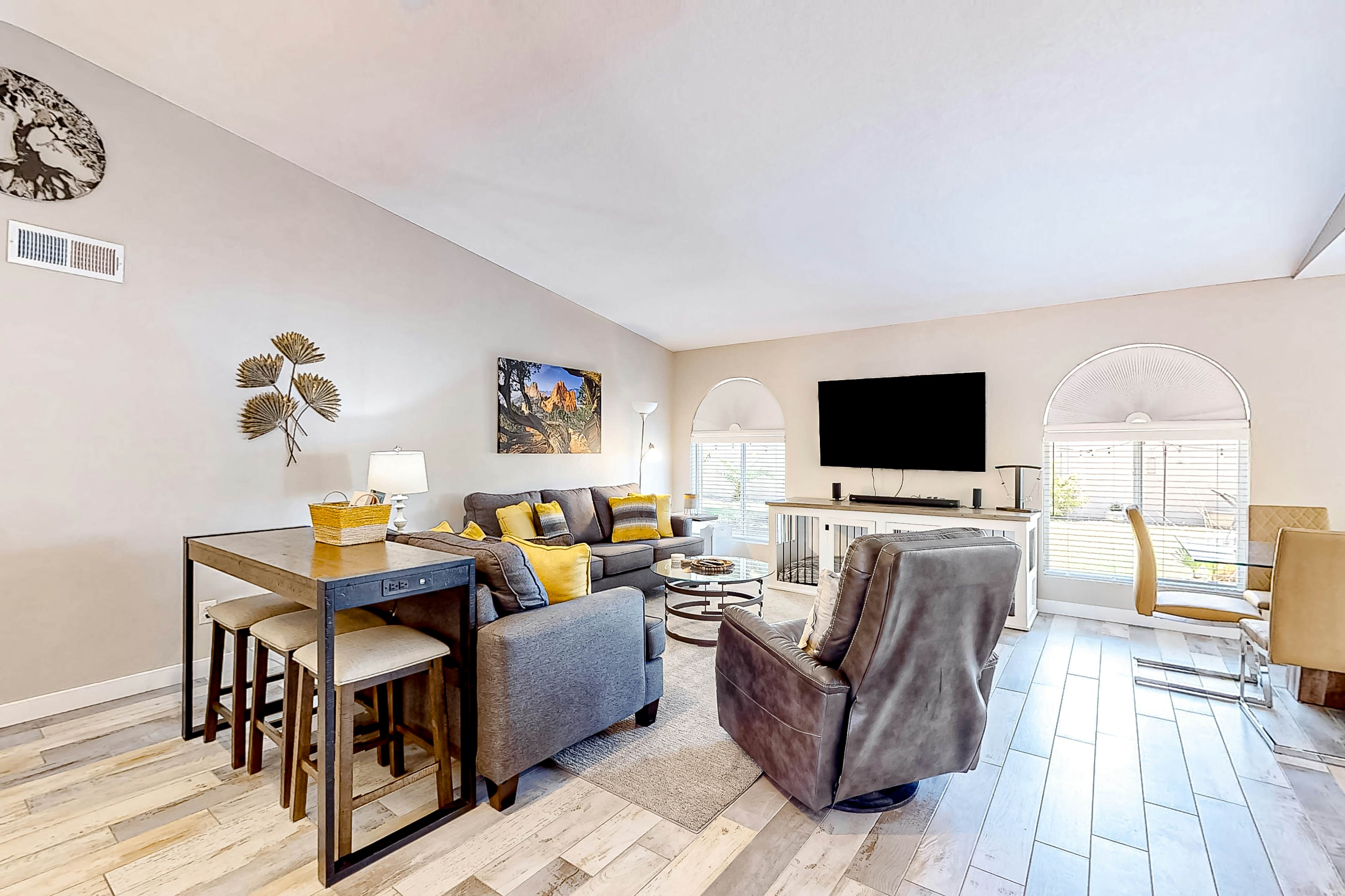 WeeCasa-Poolside Paradise