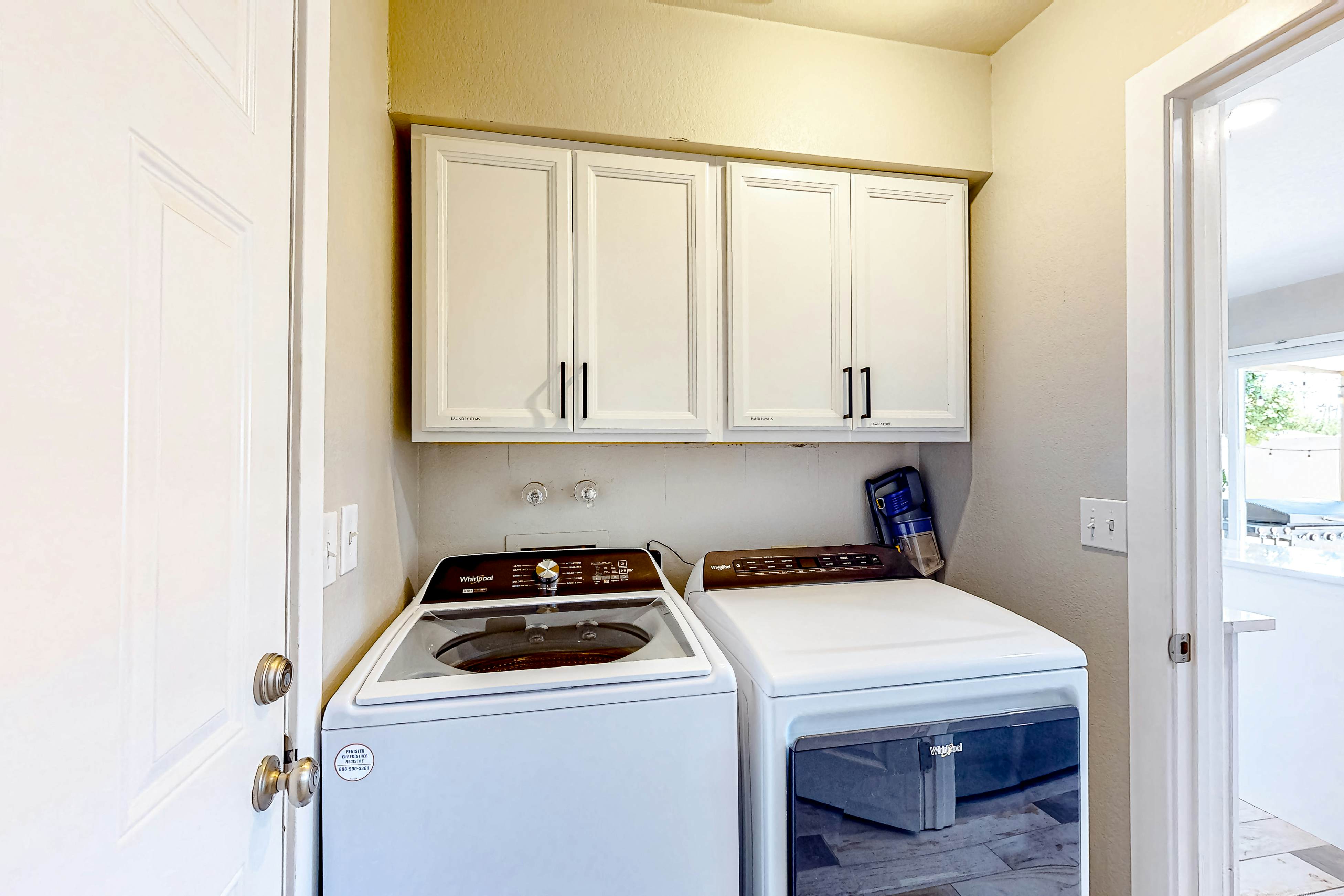 WeeCasa-Poolside Paradise