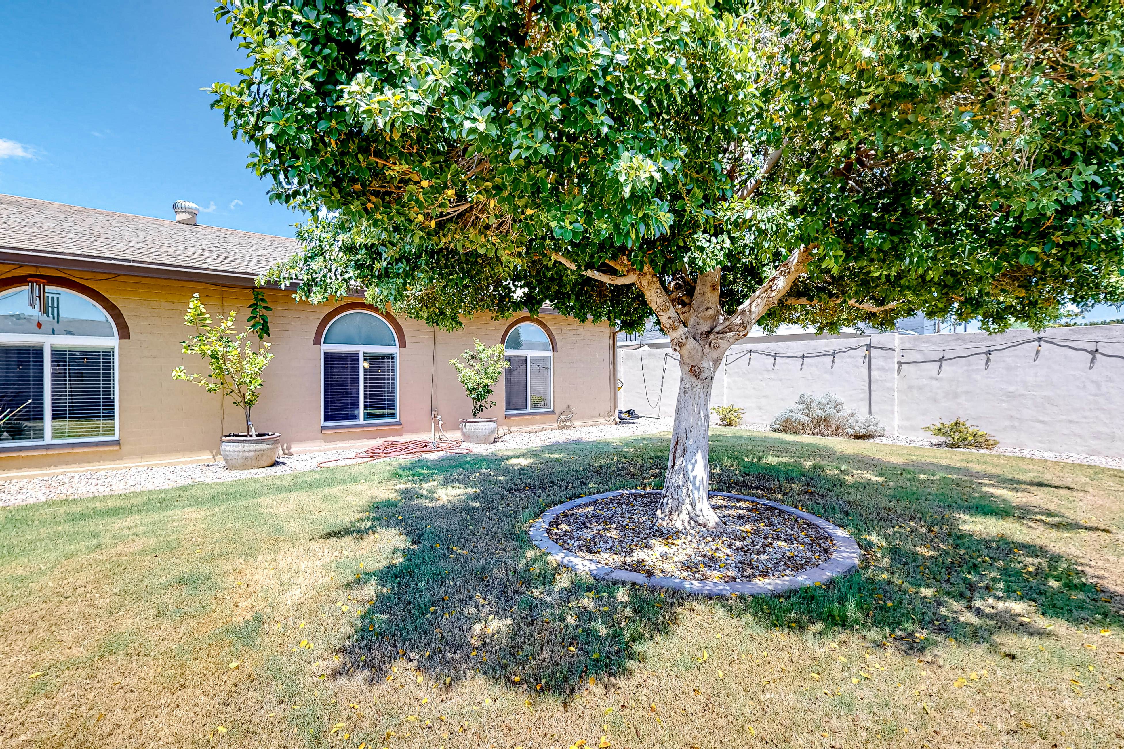 WeeCasa-Poolside Paradise