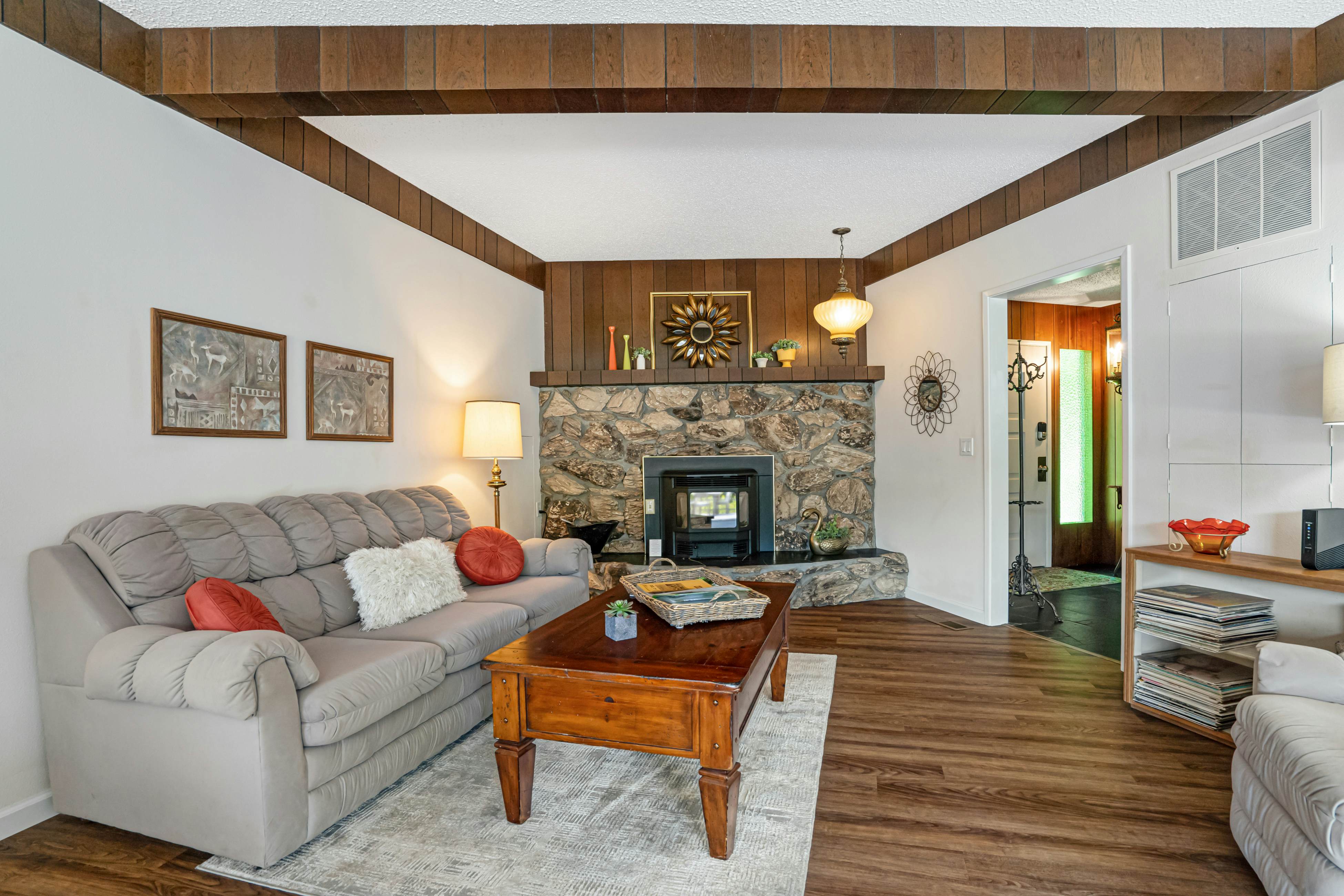 Viewcrest Retro Country Home