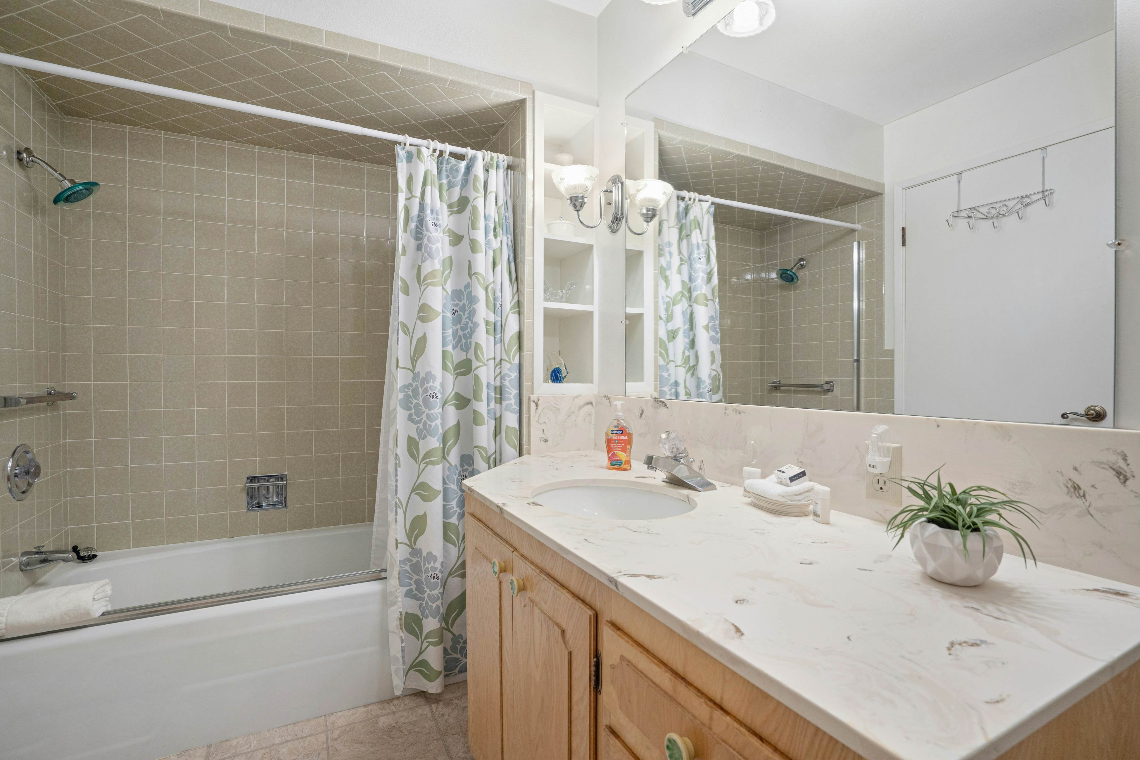 Viewcrest Retro Country Home