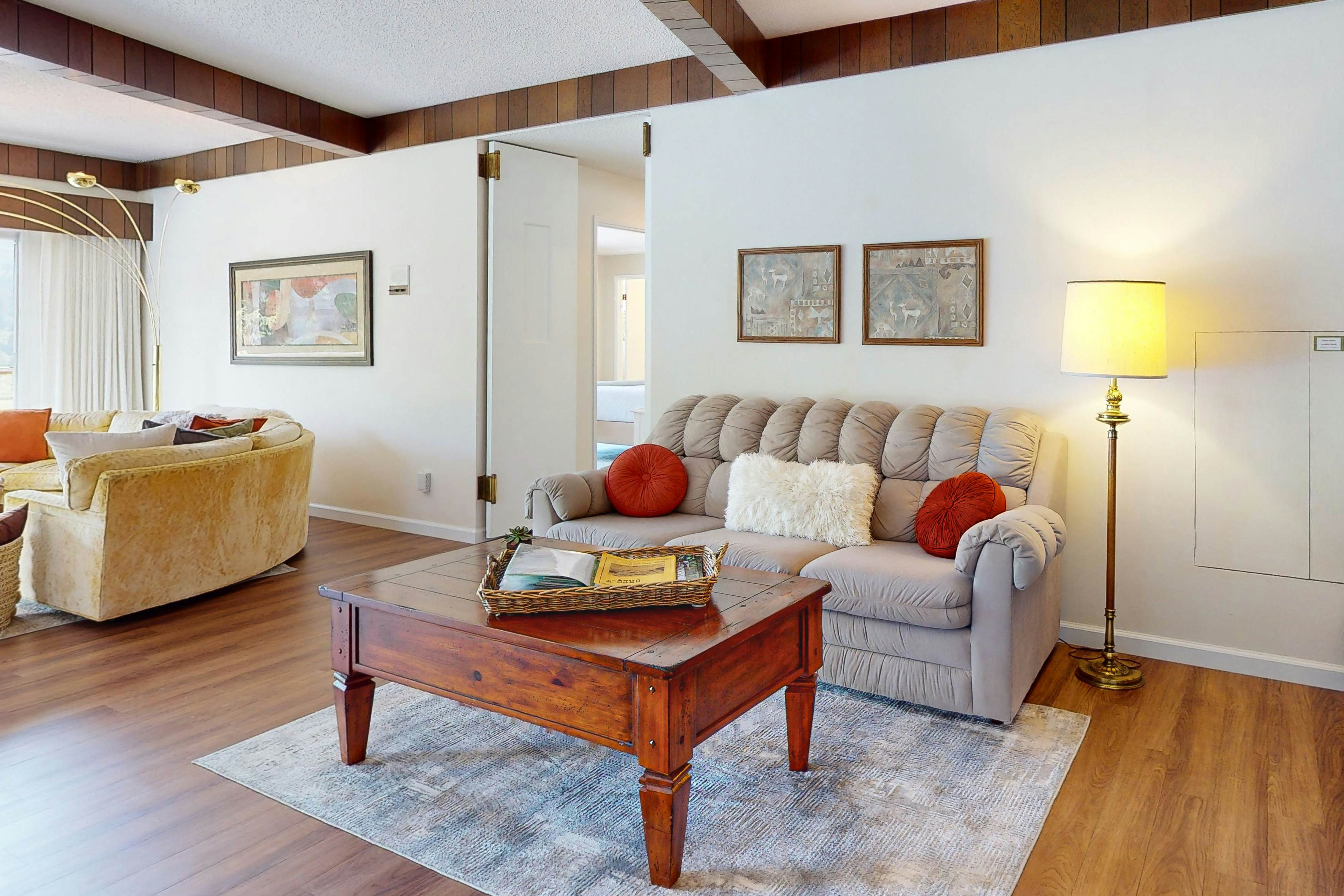 Viewcrest Retro Country Home