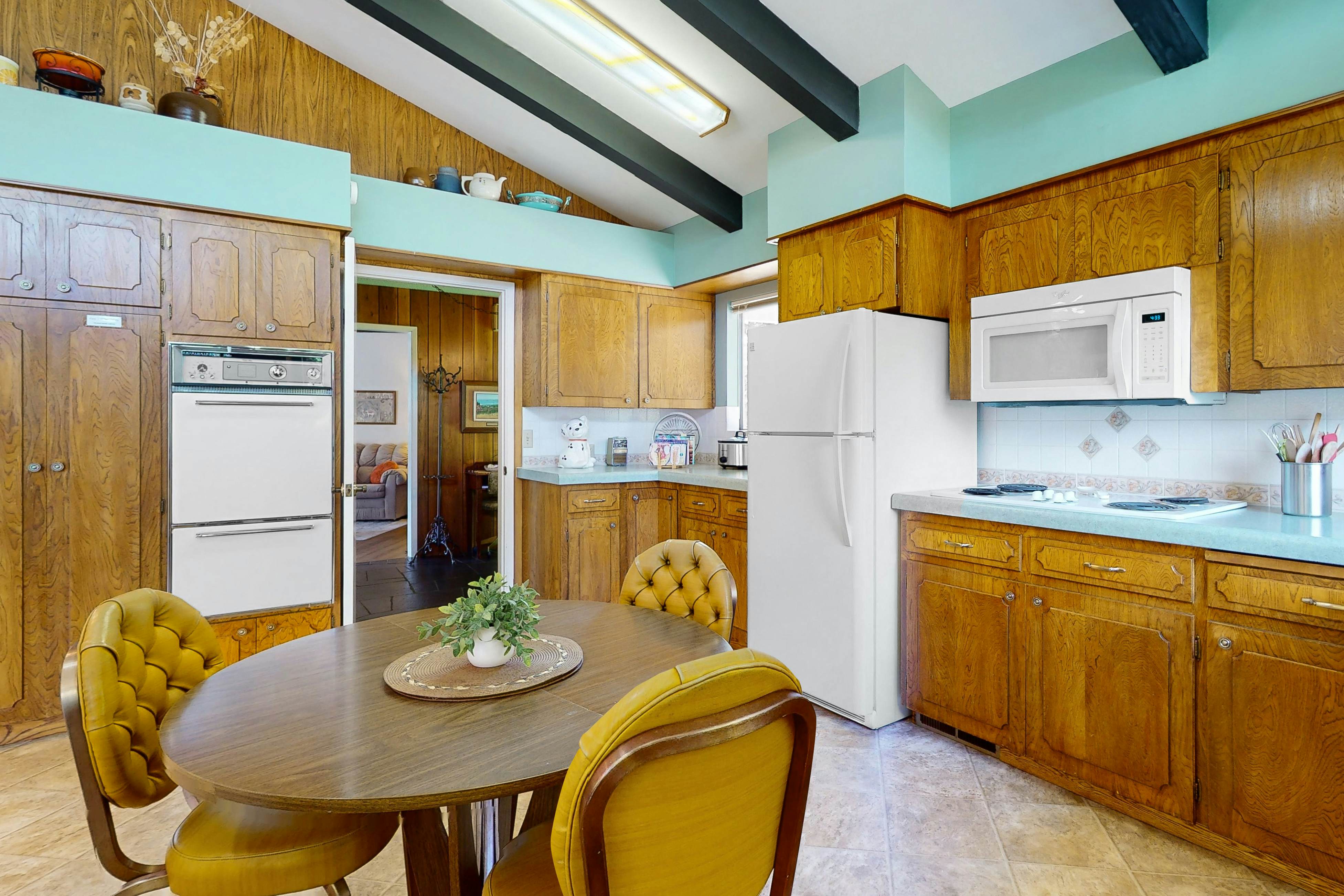 Viewcrest Retro Country Home