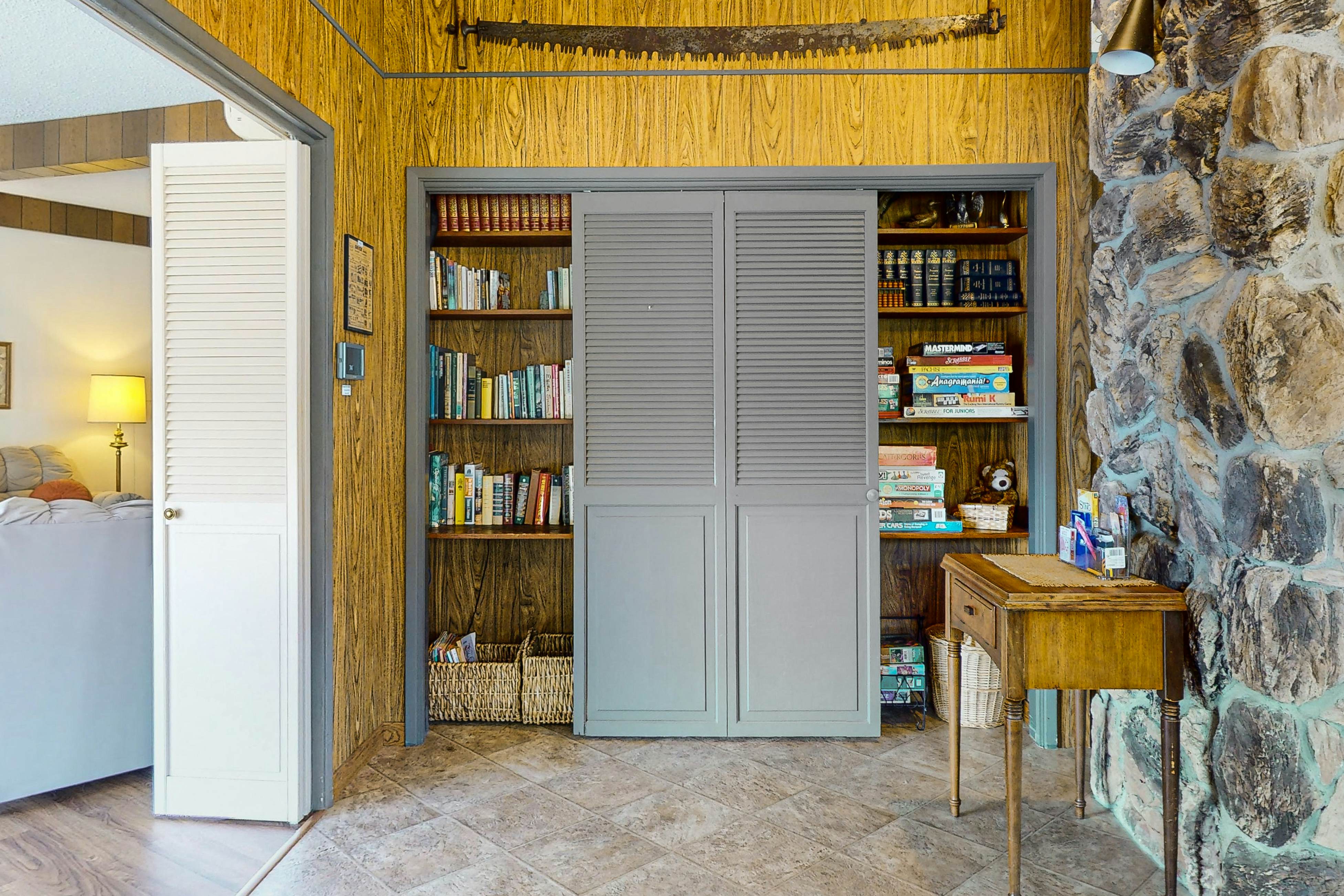 Viewcrest Retro Country Home