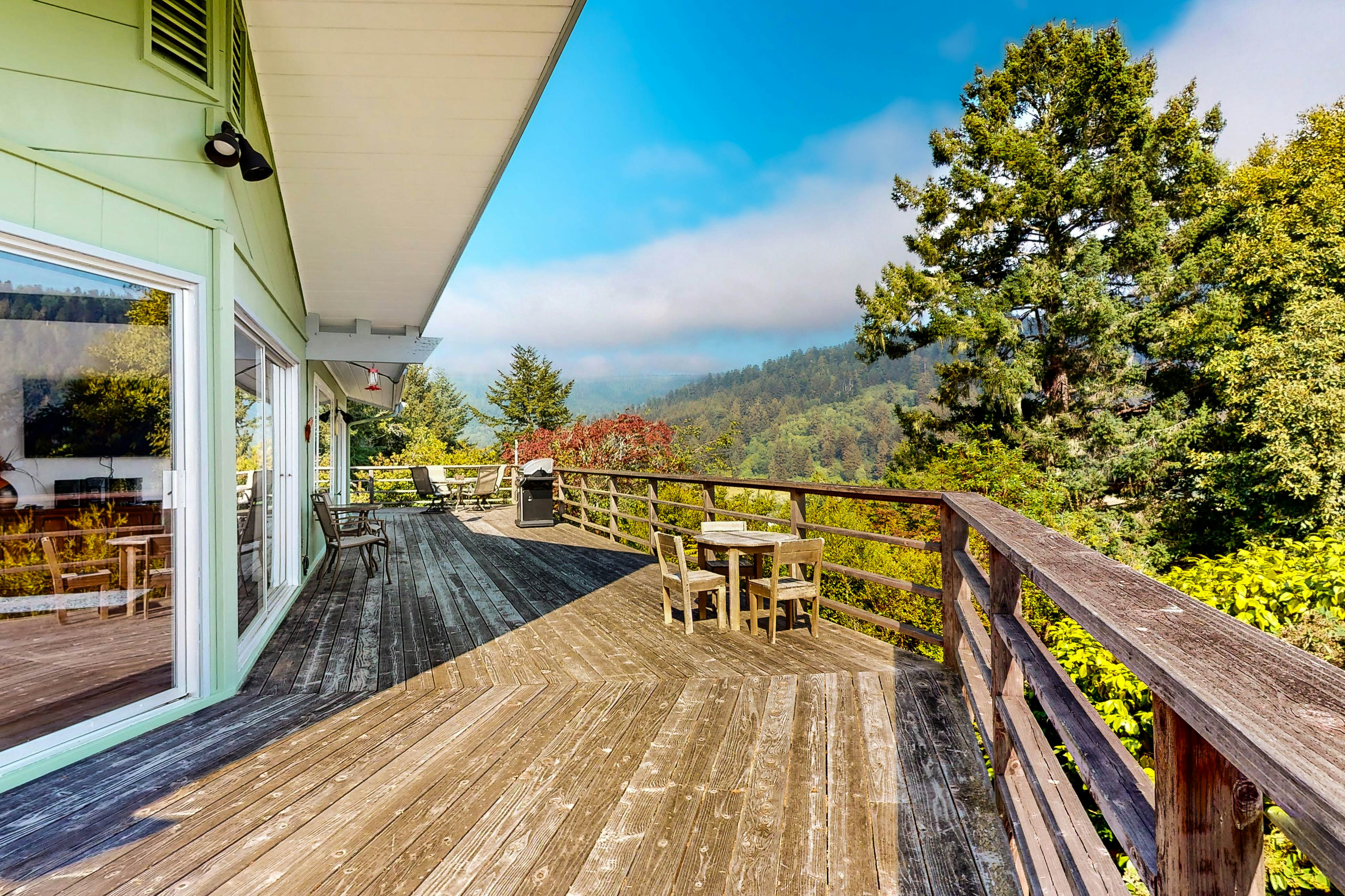 Viewcrest Retro Country Home