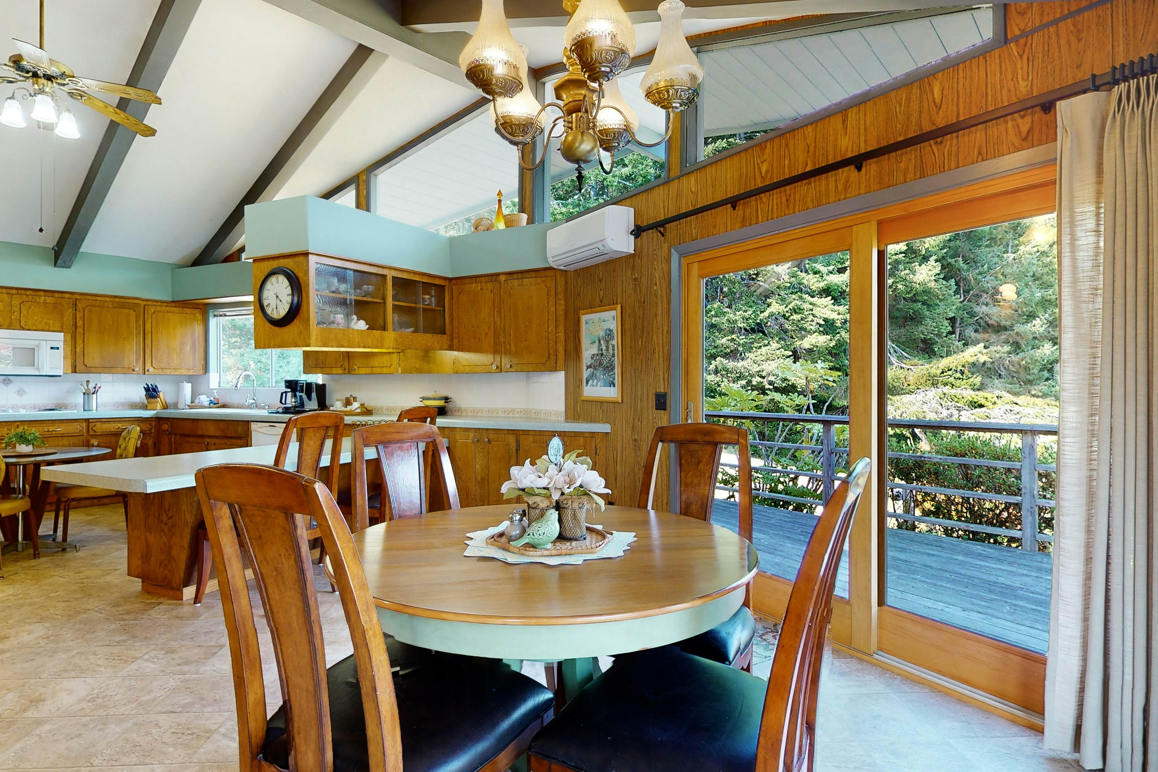 Viewcrest Retro Country Home