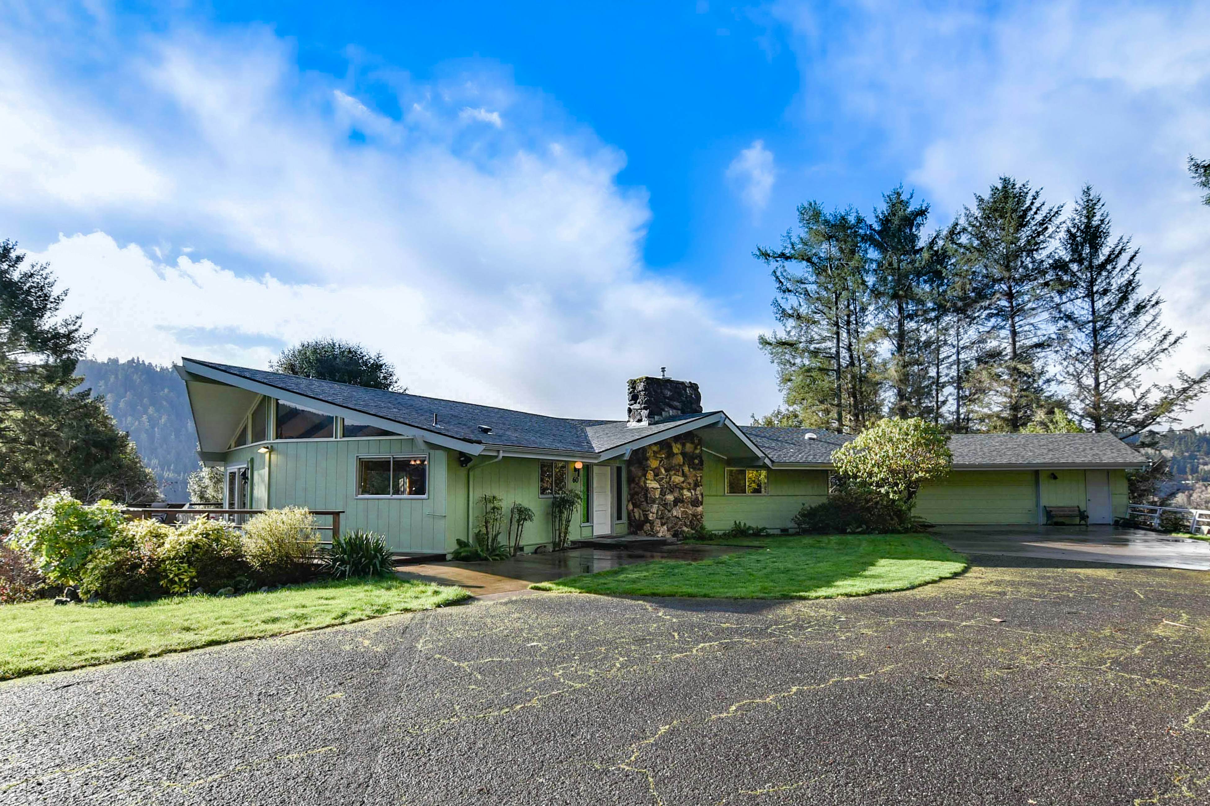 Viewcrest Retro Country Home