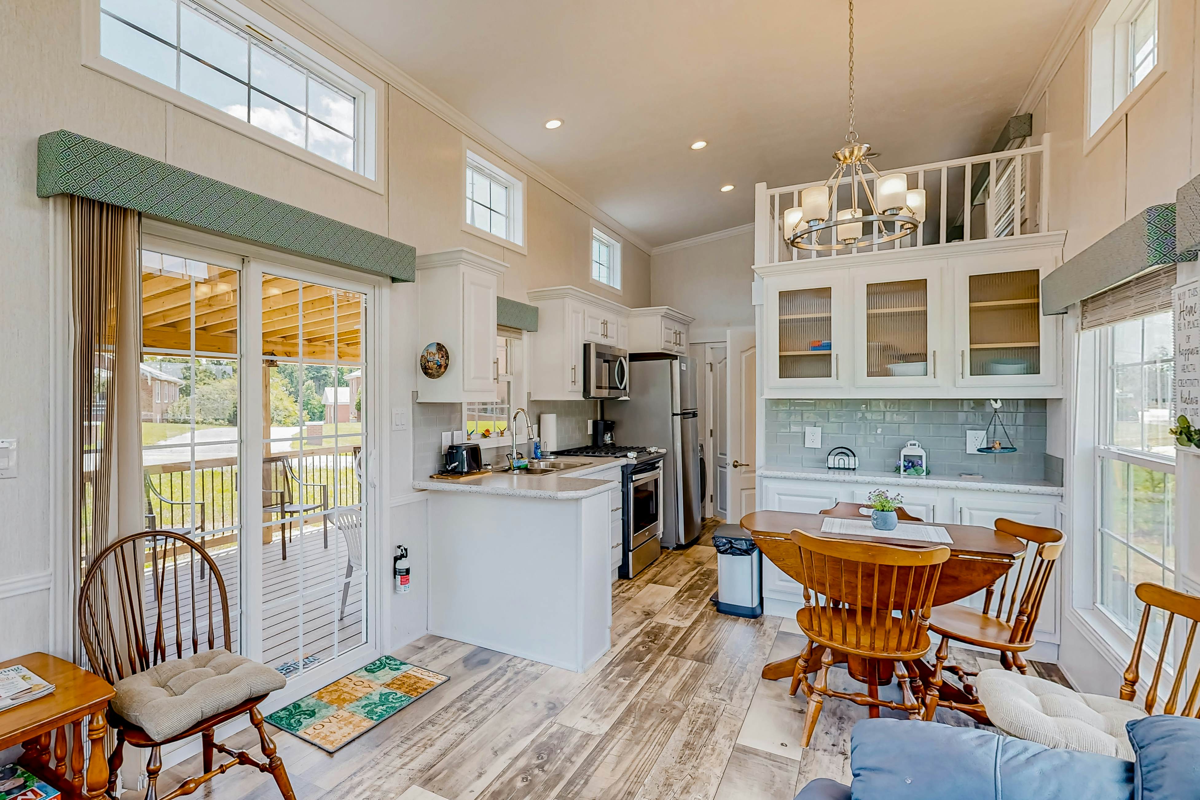 Honeycrisp Apple Cottage 