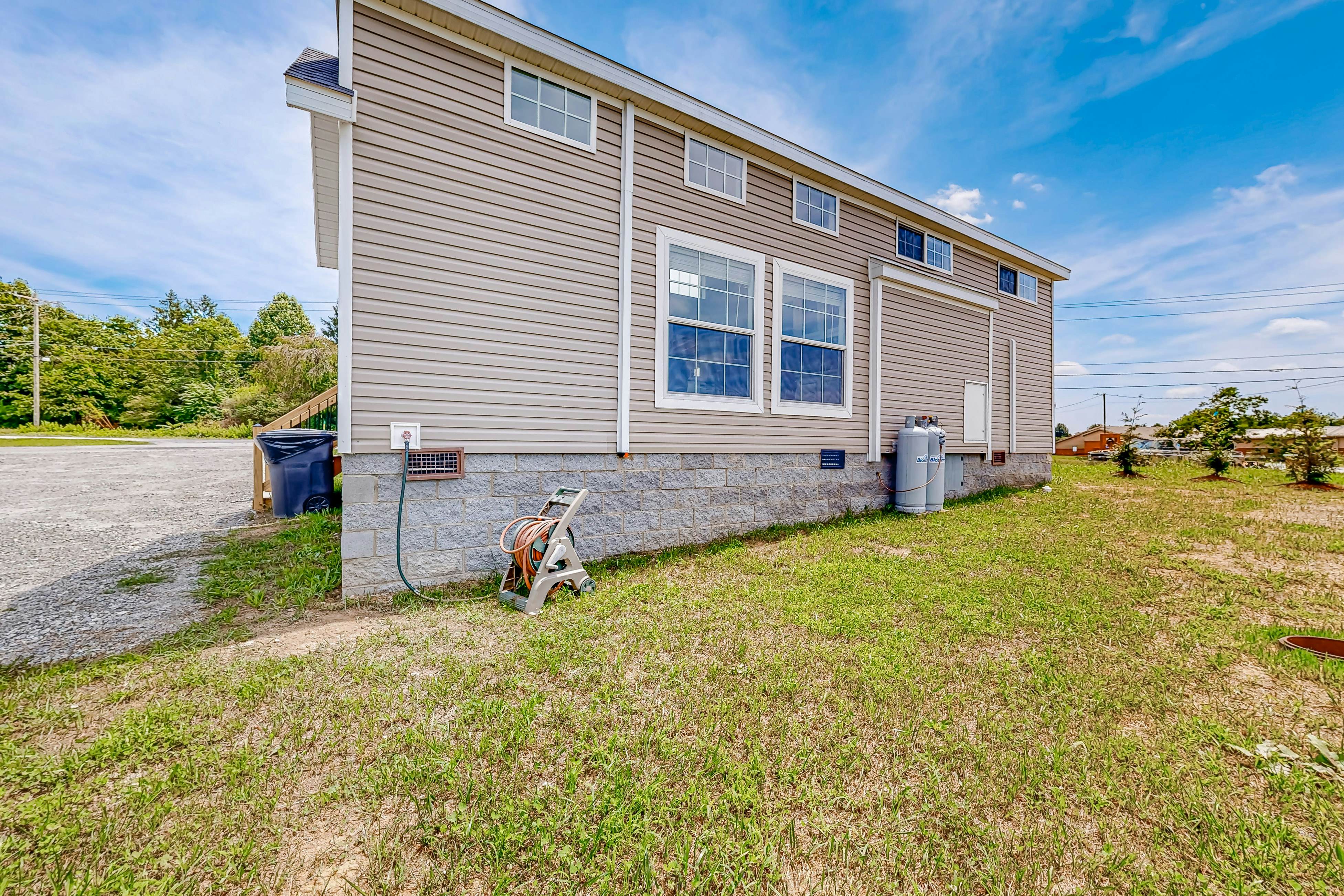 Honeycrisp Apple Cottage 