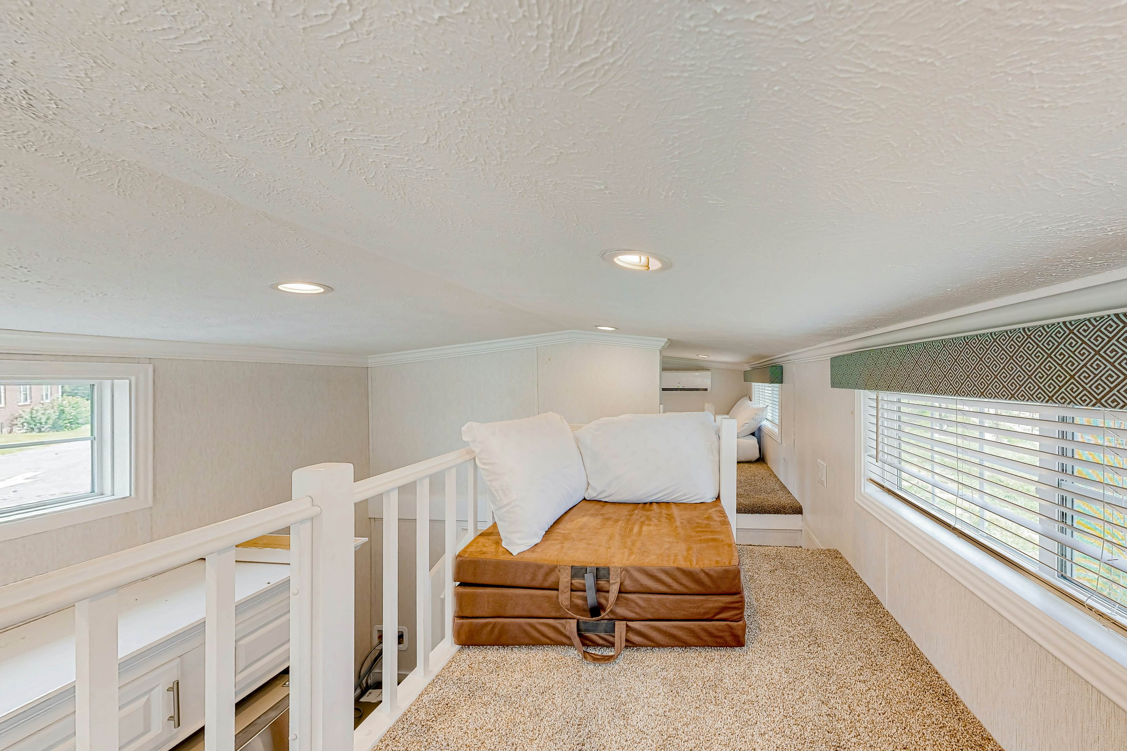 Honeycrisp Apple Cottage 