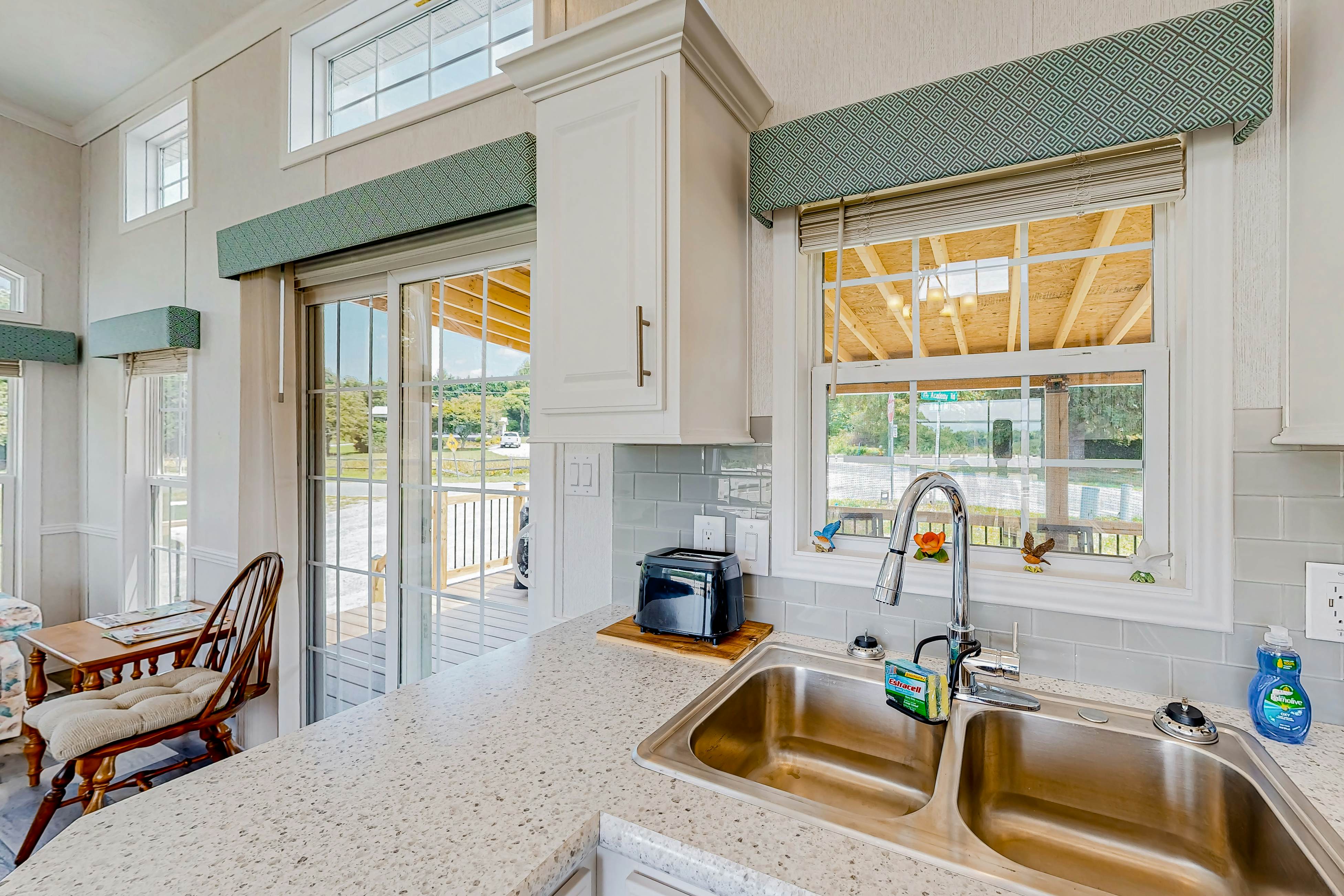 Honeycrisp Apple Cottage 