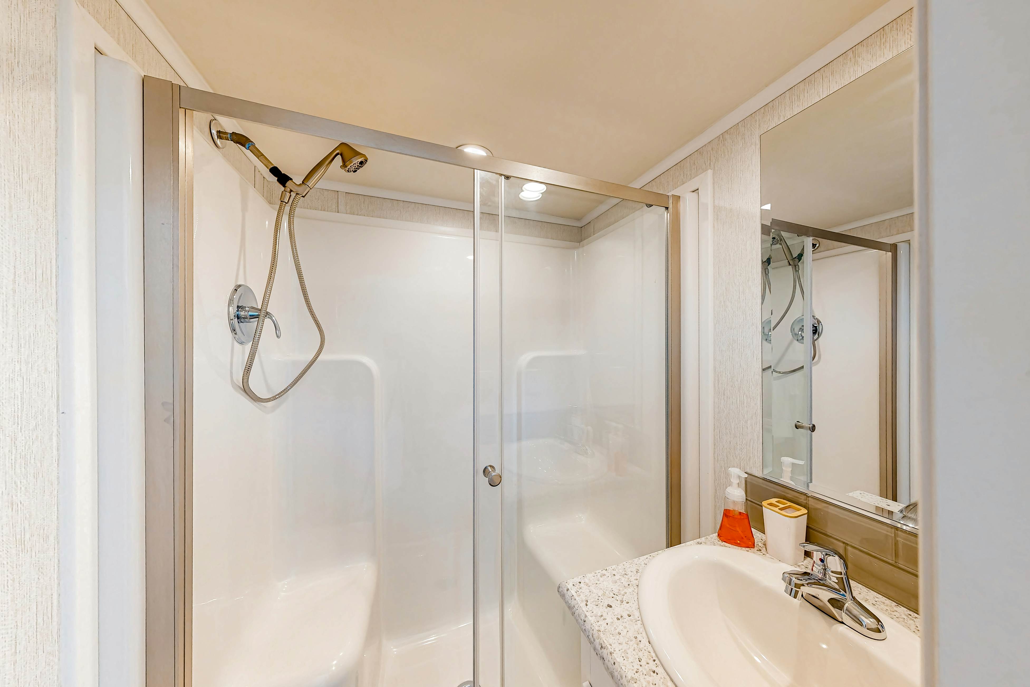 Honeycrisp Apple Cottage 