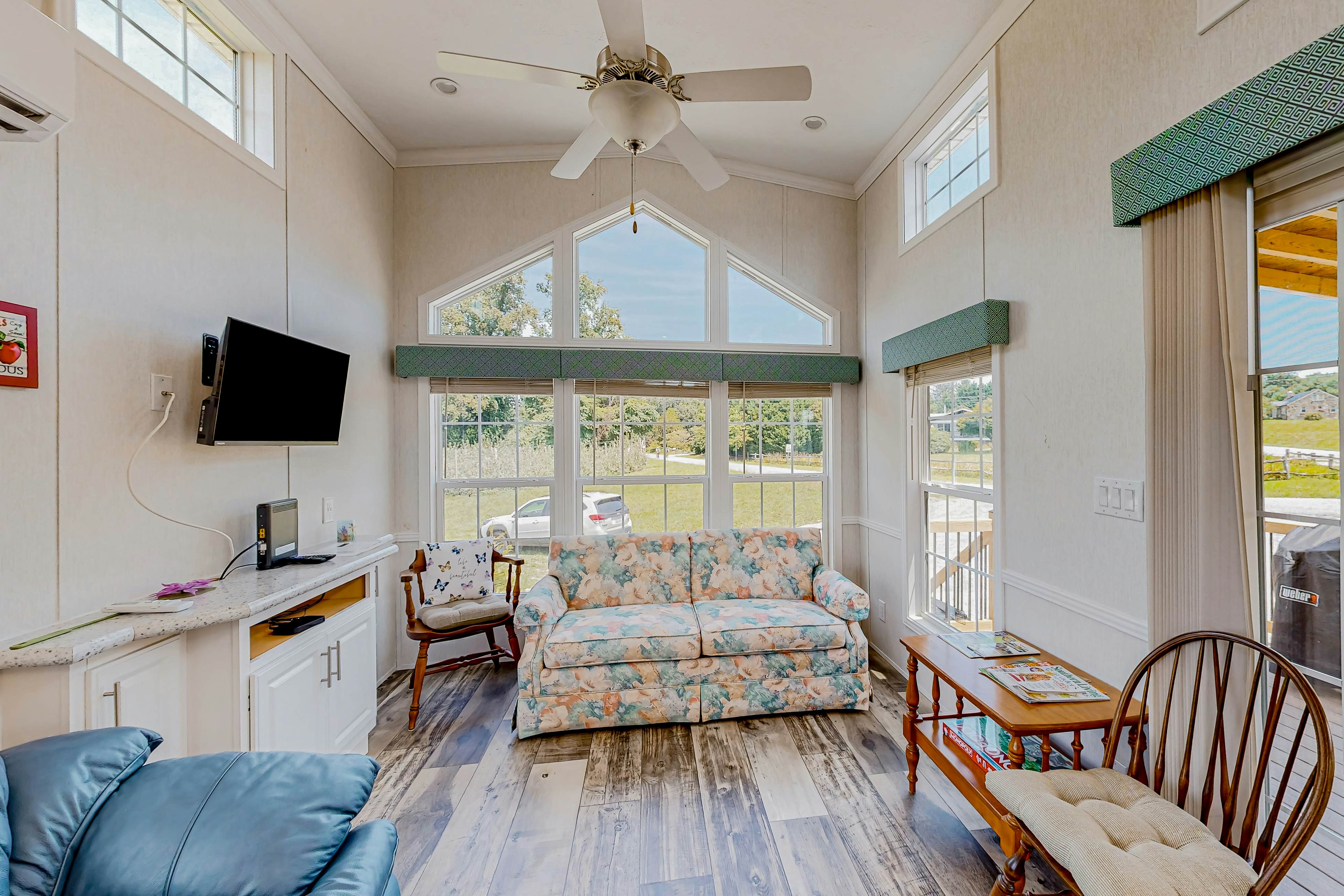 Honeycrisp Apple Cottage 