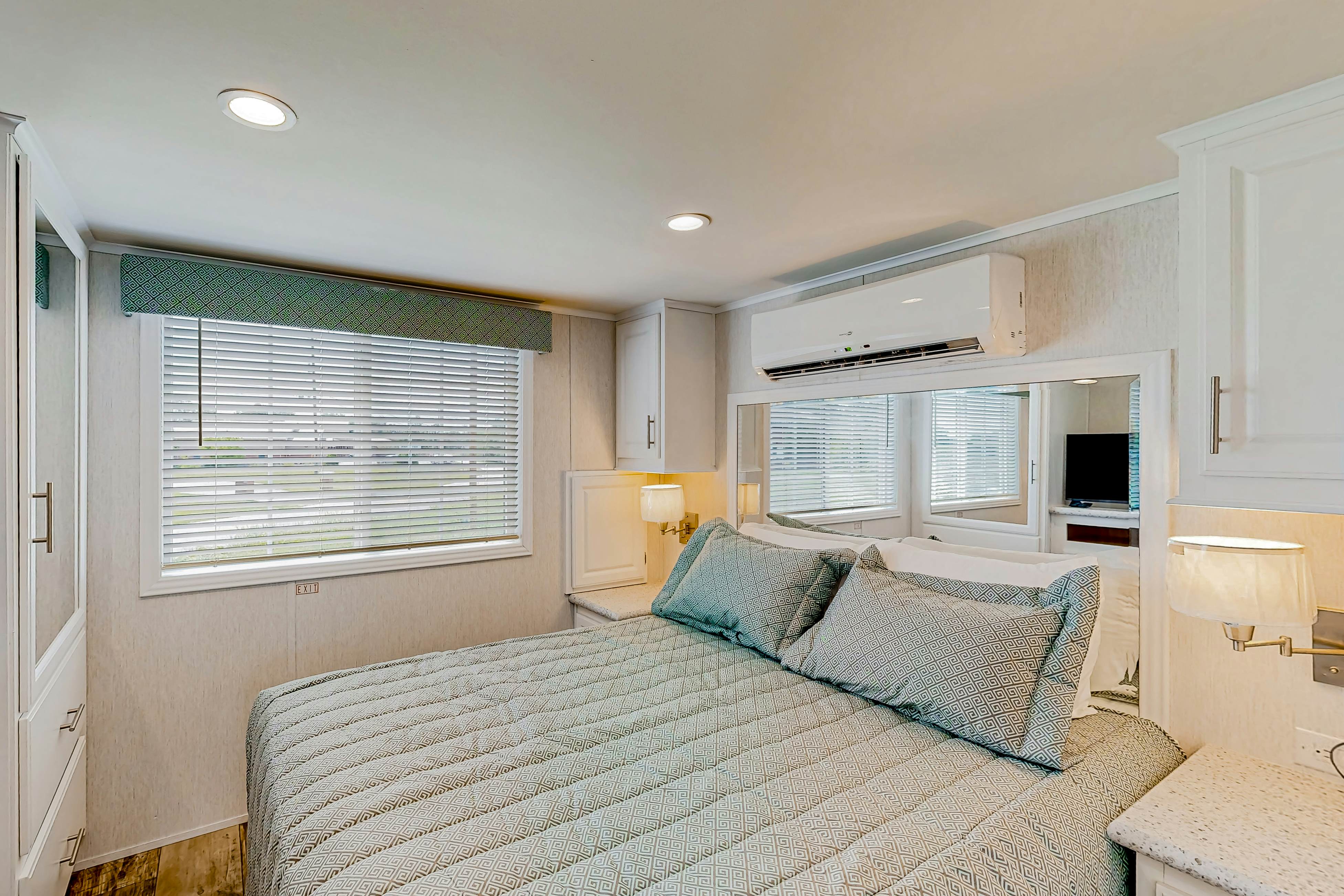 Honeycrisp Apple Cottage 