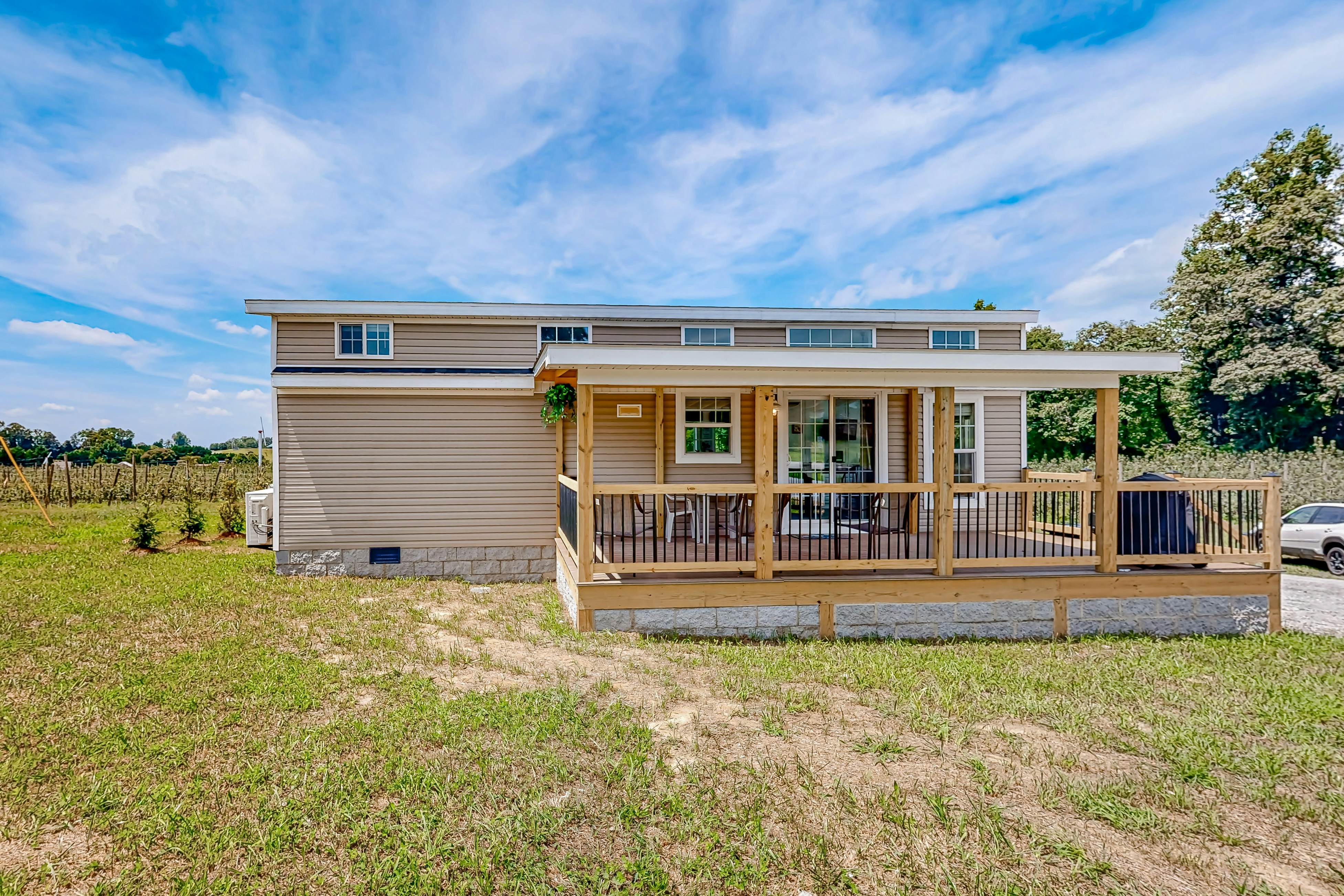 Honeycrisp Apple Cottage 