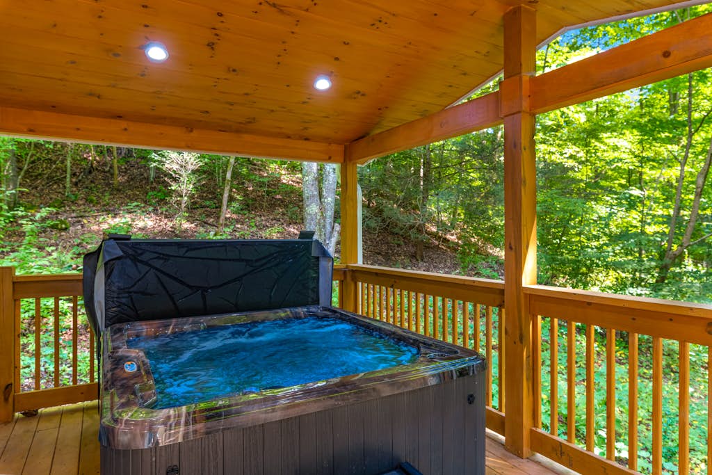 Calming Cottage, Sleeps 10, Hot Tub, Cozy Fireplace — Pigeon Forge, TN — vacation rental