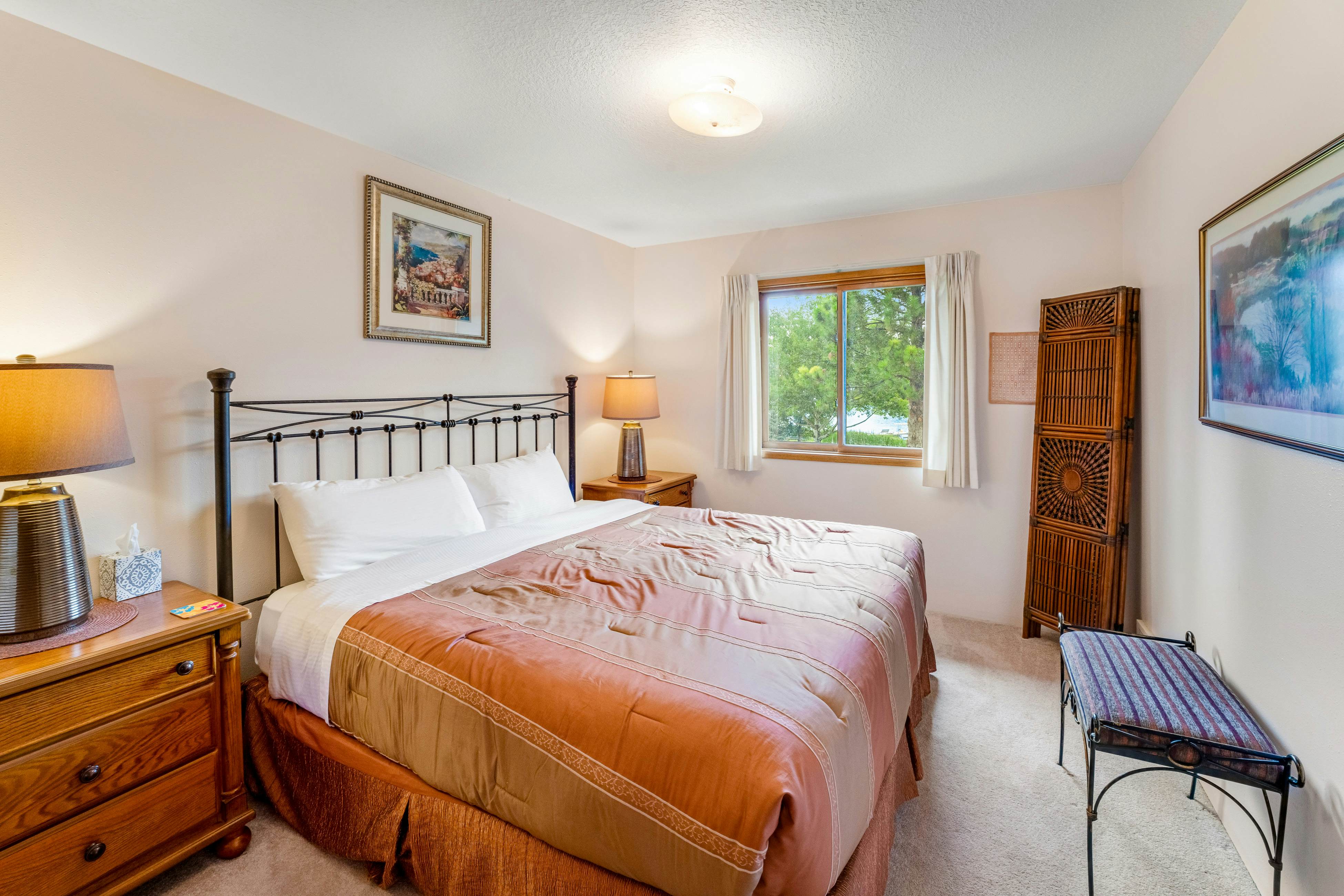 Lazy K on Peaceful Bay - Full Property