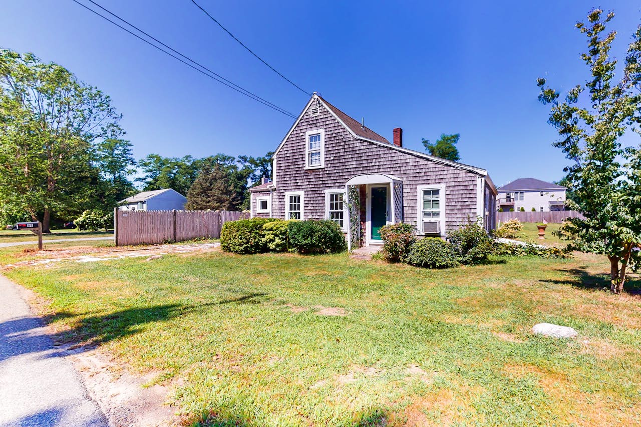 Saltbox Homestead 6 BD Sagamore Beach, MA Vacation Rental Vacasa