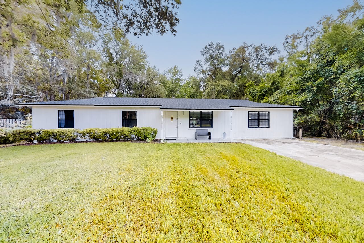 The Saltwater Cottage 3 BD Jacksonville, FL Vacation Rental Vacasa