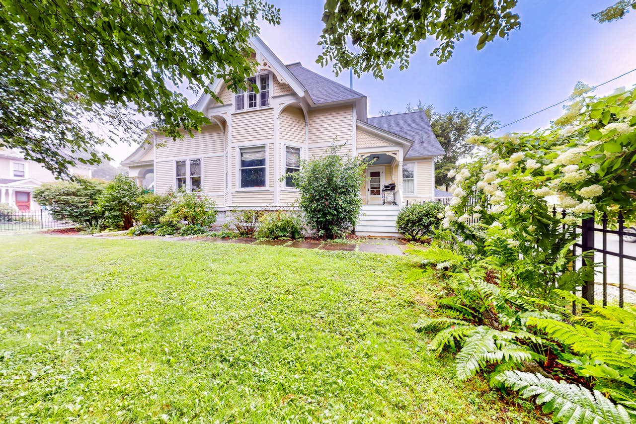 Beech Street Retreat 3 BD Rockland, ME Vacation Rental Vacasa