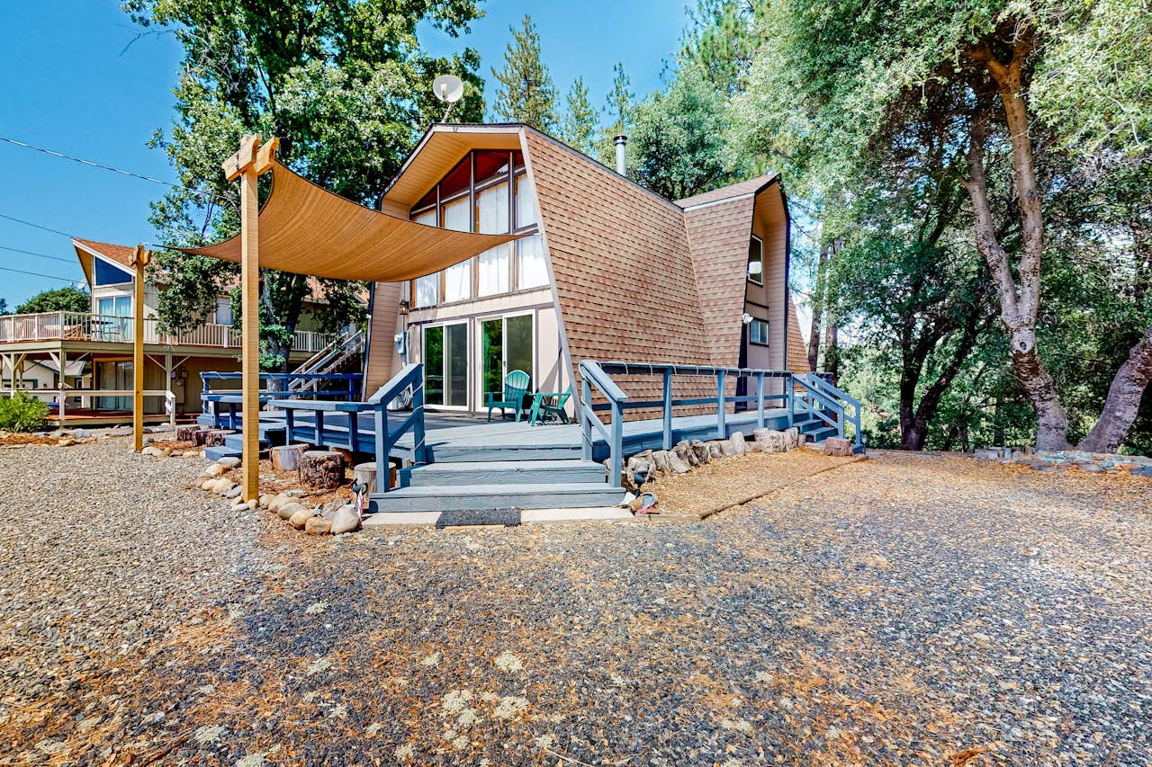 Cozy Cabin 2 BD Groveland, CA Vacation Rental Vacasa