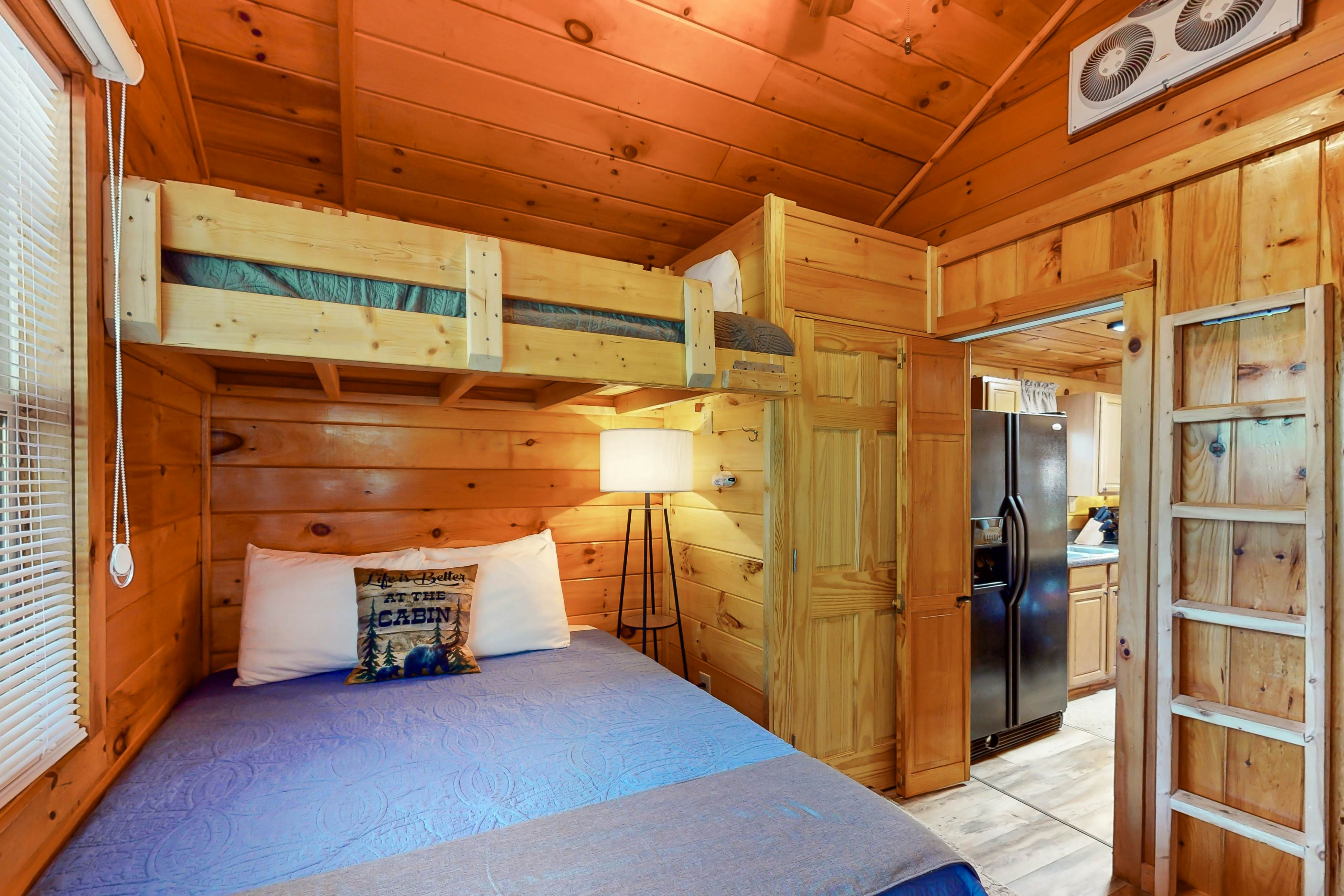 Wildlife Cabin On The River