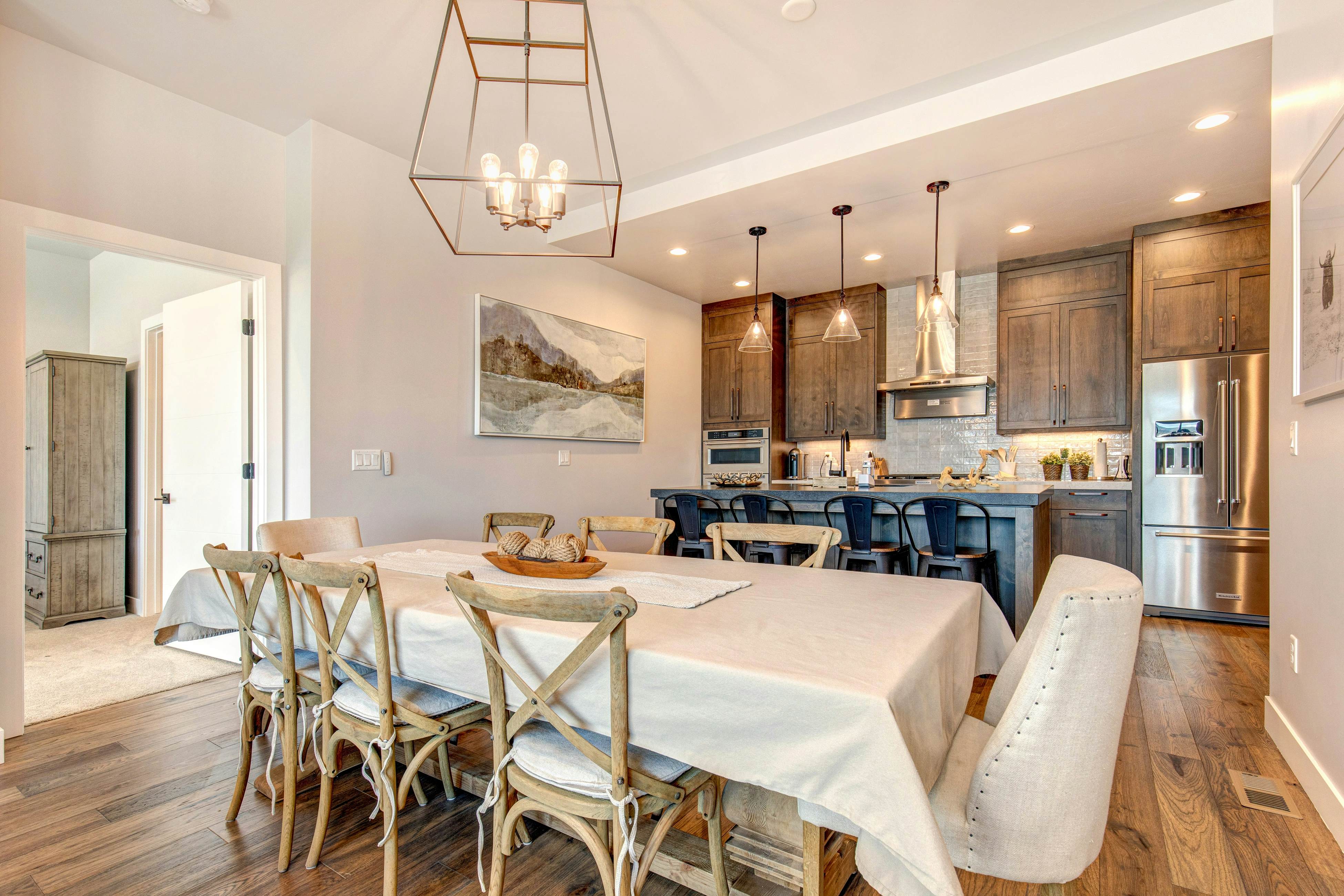 Hideout Hideaway - B