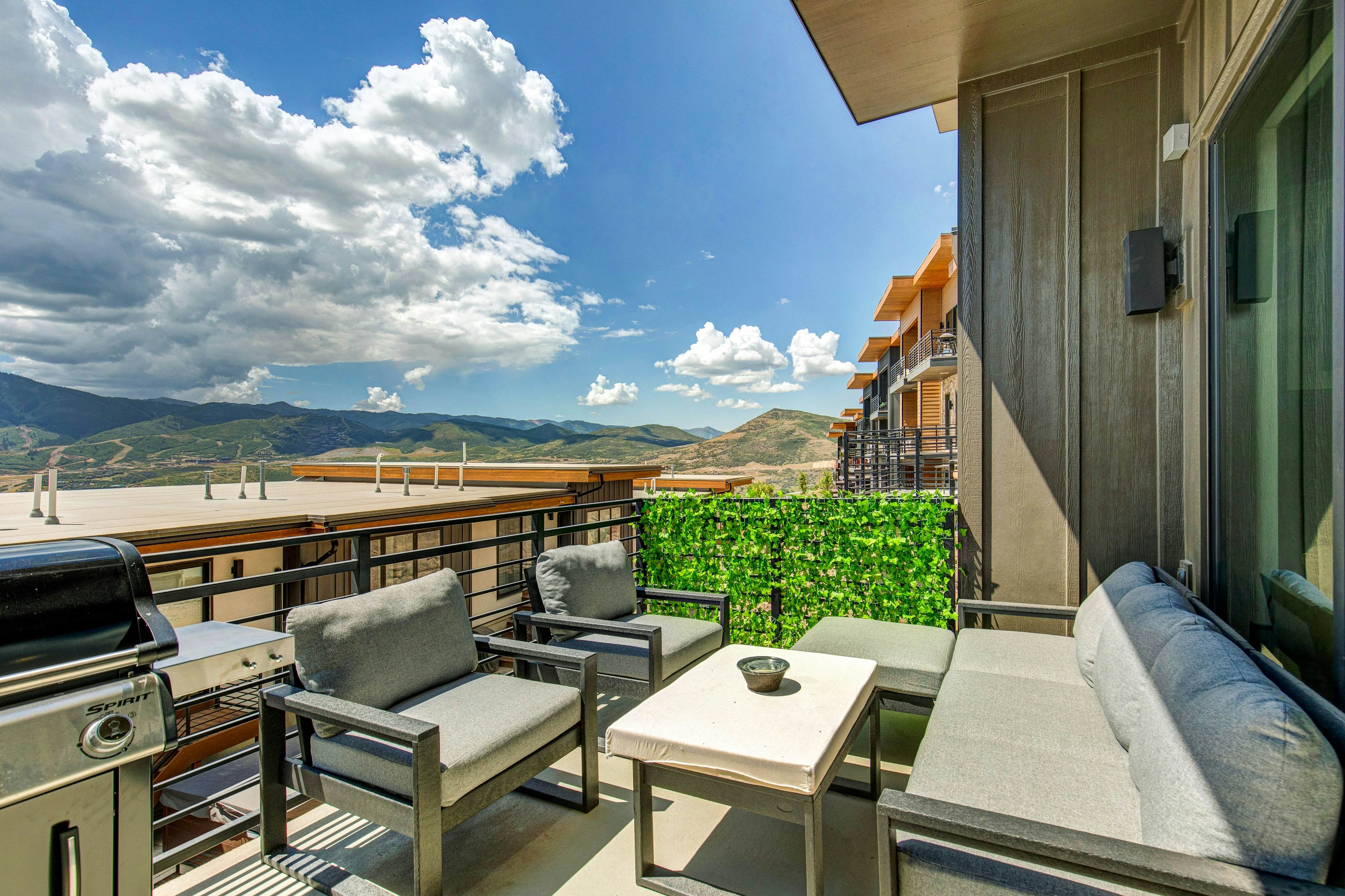 Hideout Hideaway - B