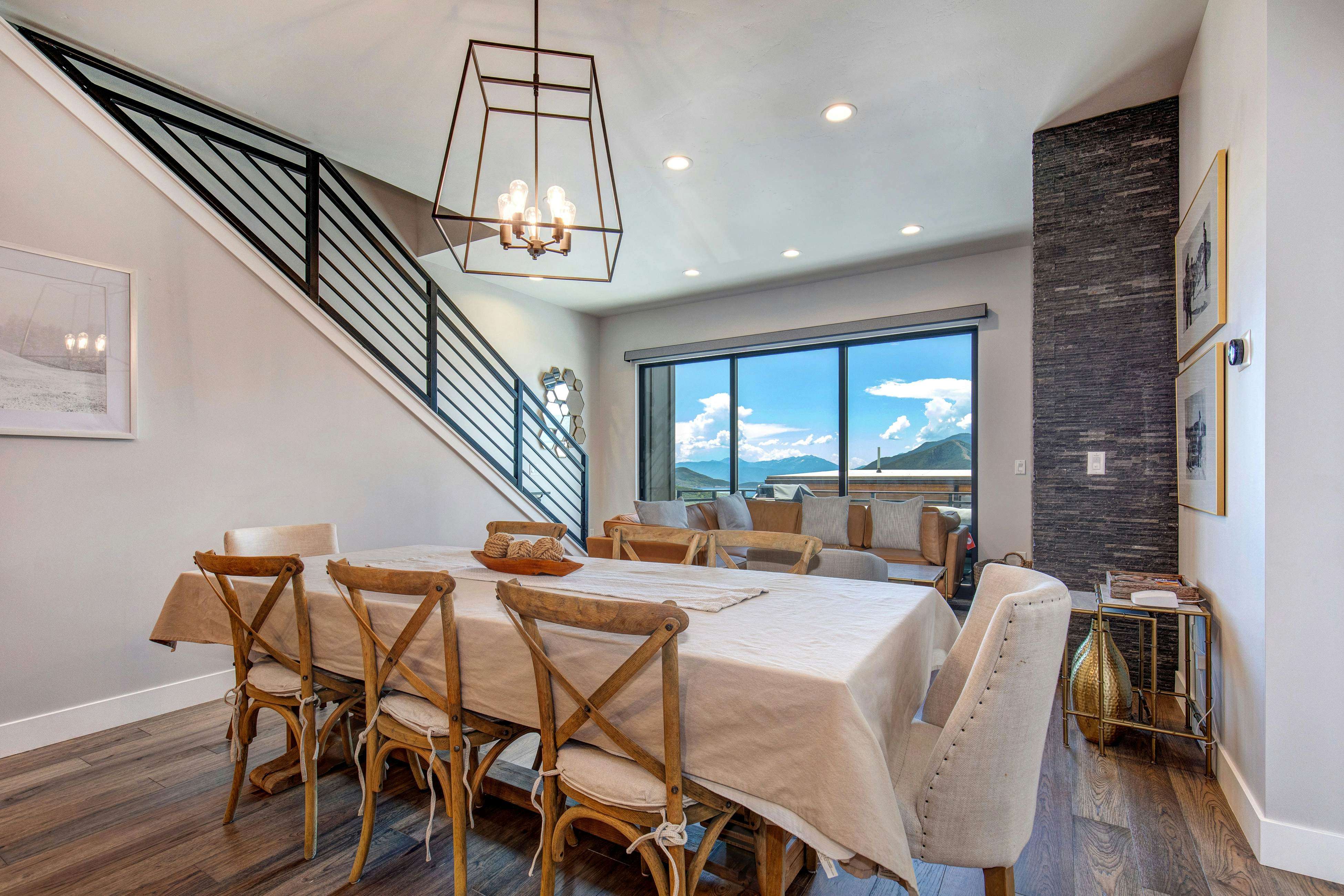 Hideout Hideaway - B