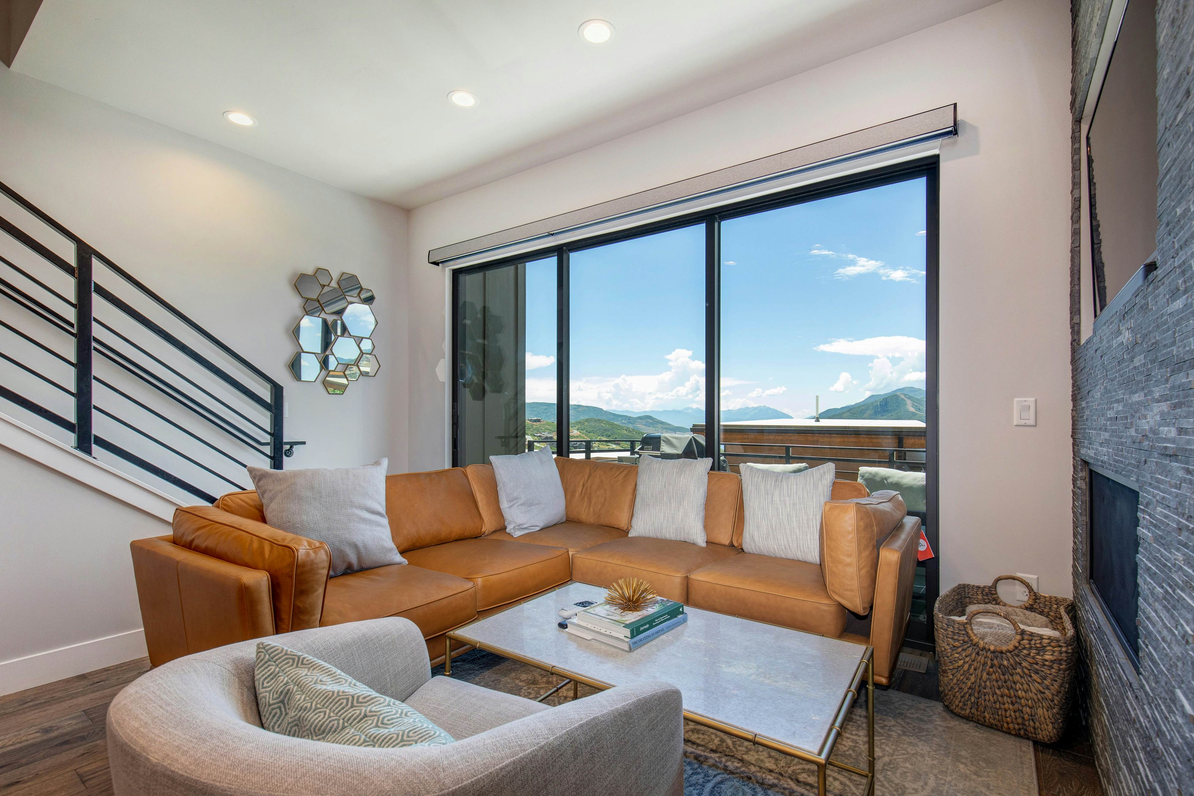 Hideout Hideaway - B