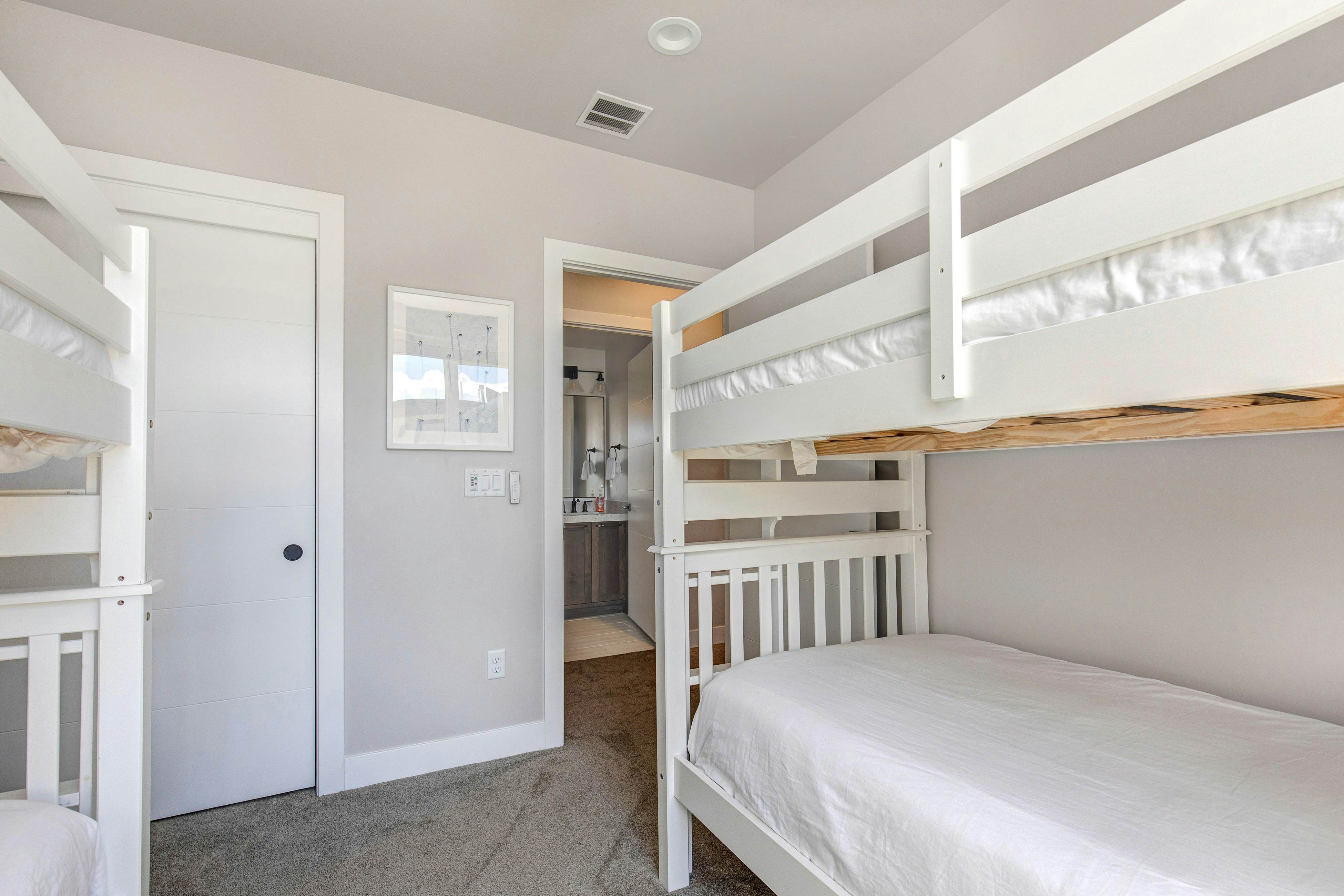 Hideout Hideaway - B