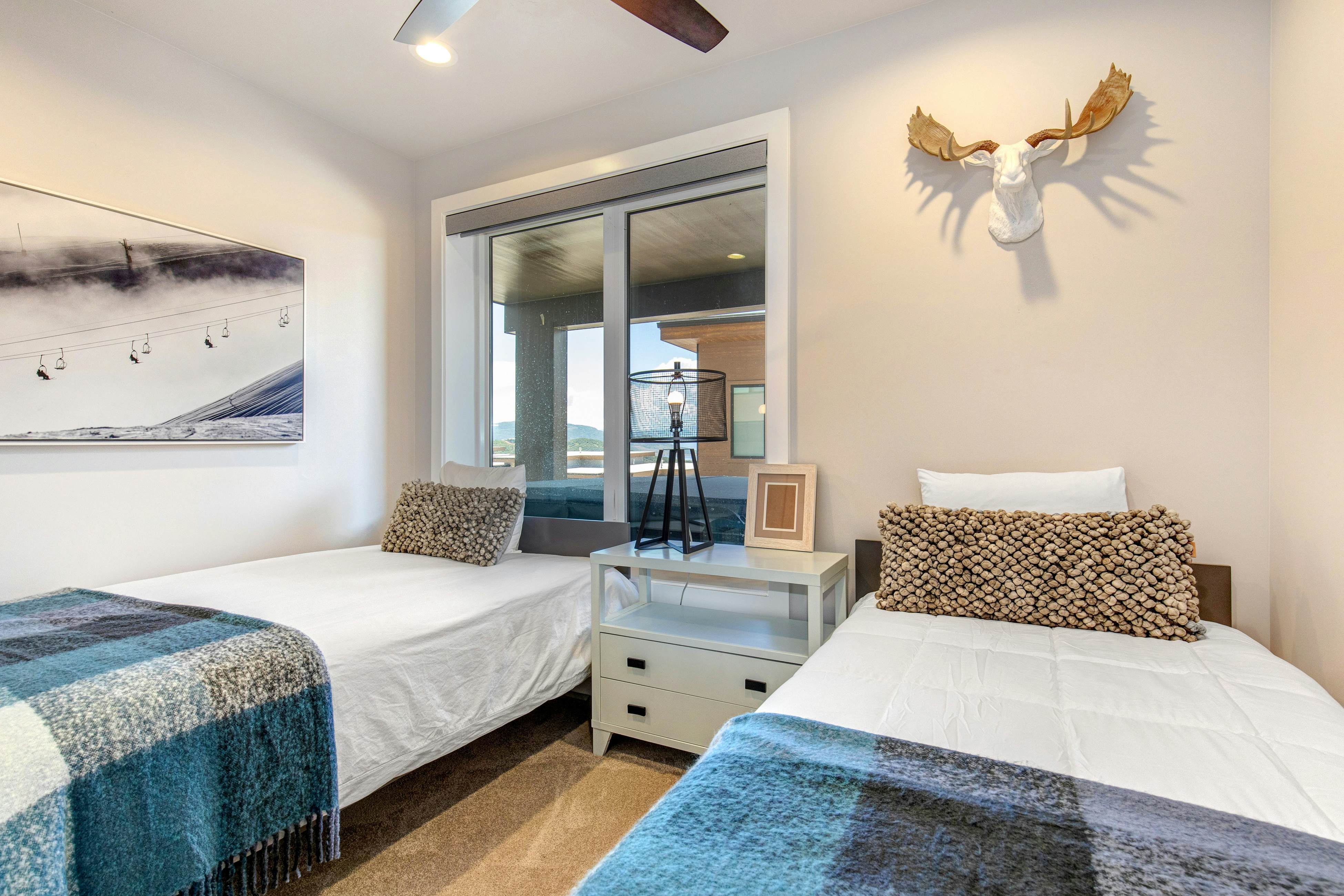 Hideout Hideaway - B