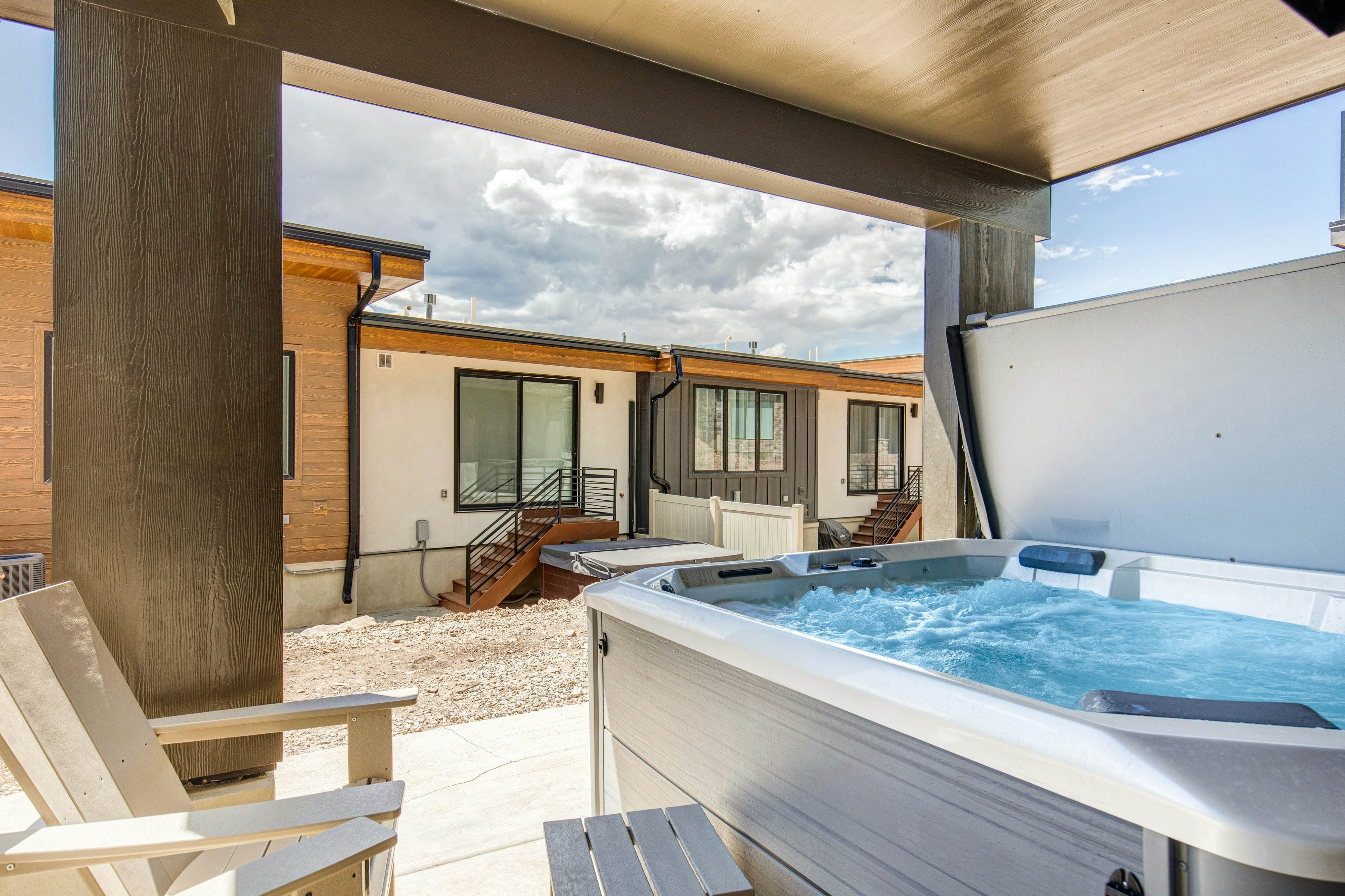 Hideout Hideaway - B