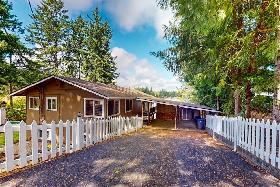 Tahuyeh Treasure 3 BD Bremerton, WA Vacation Rental Vacasa