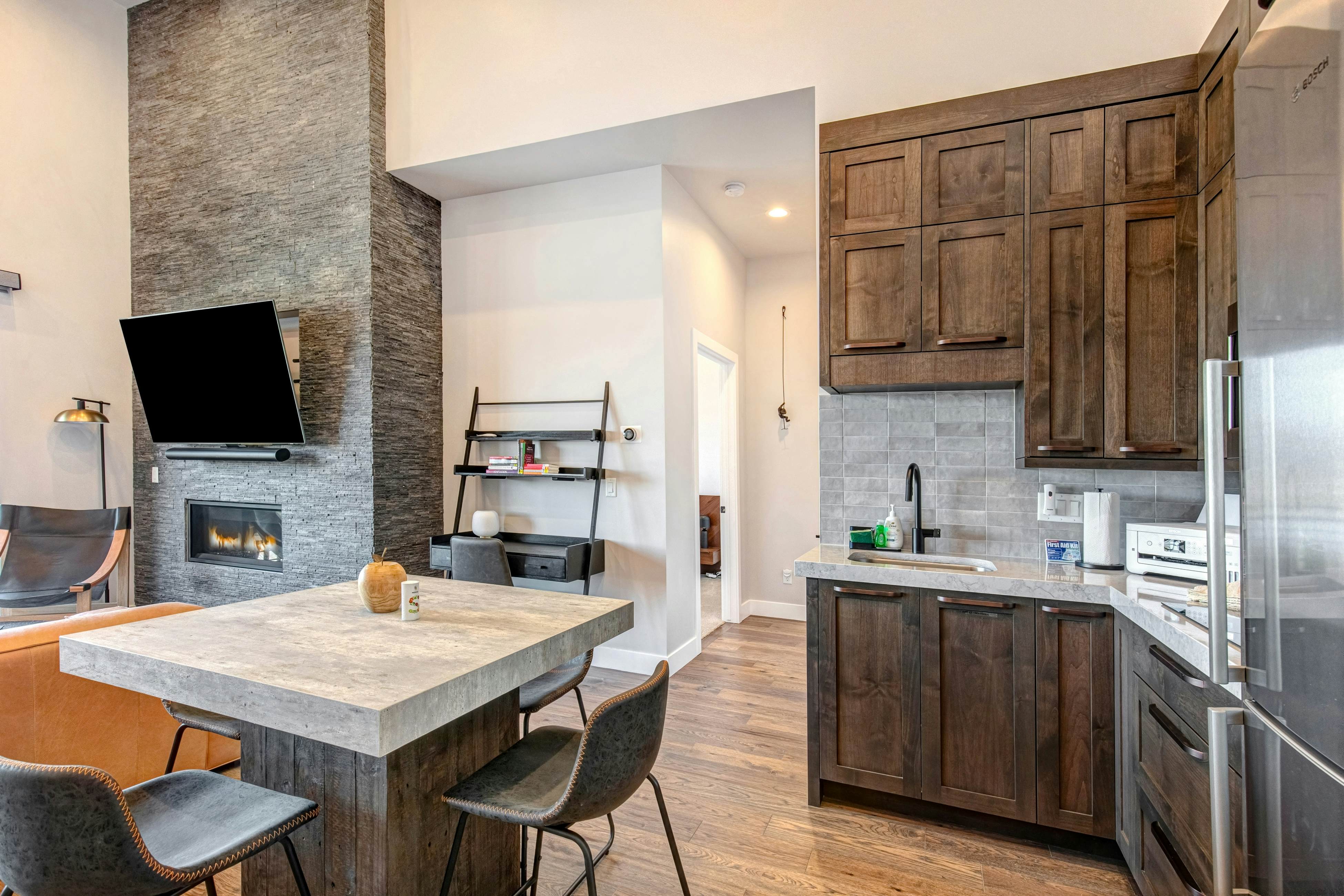 On Top of the Mountains - Full Townhome