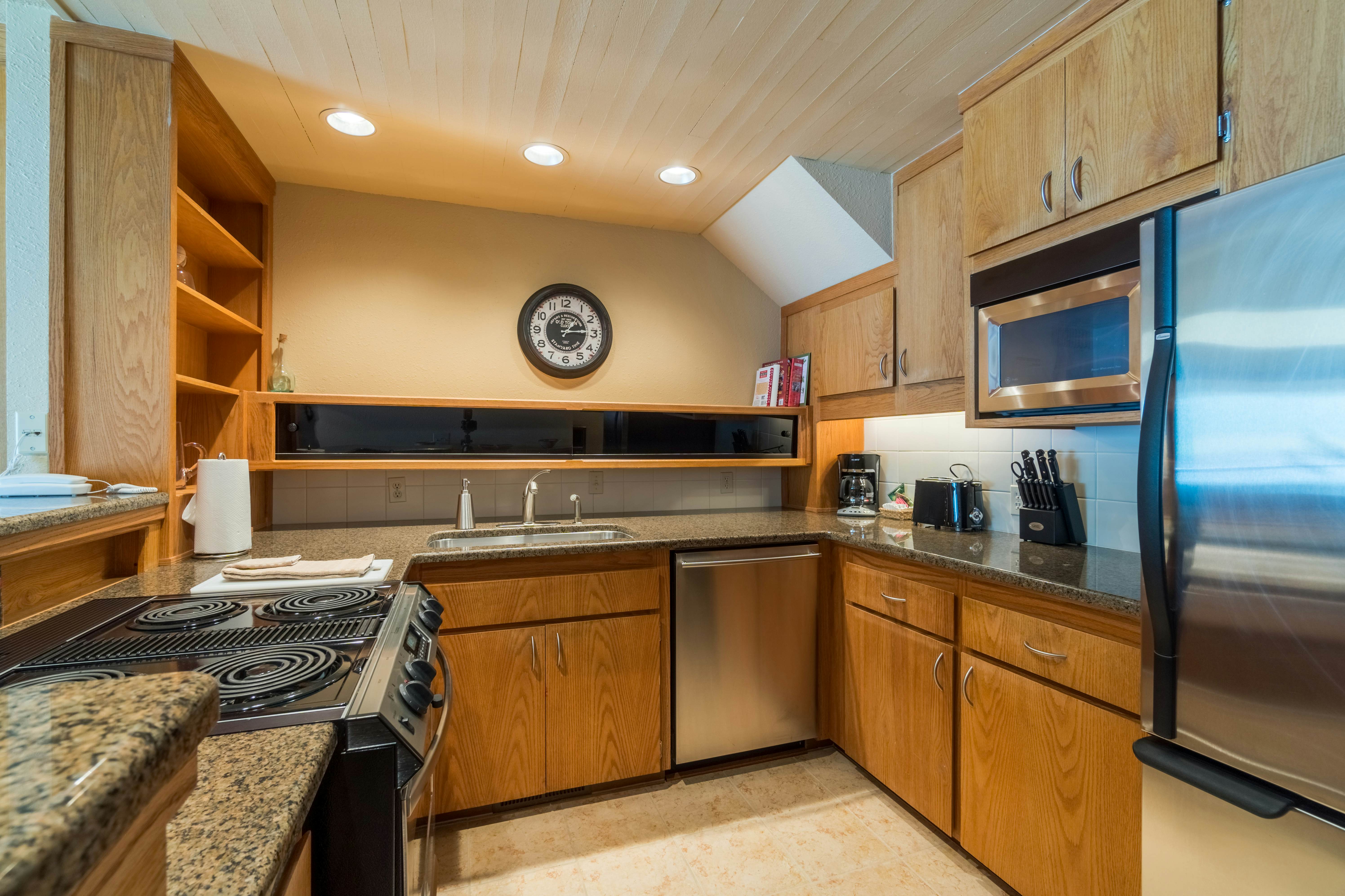 Lake Chelan Shores Sunset Condo (134) 1 BD Chelan, WA Vacation