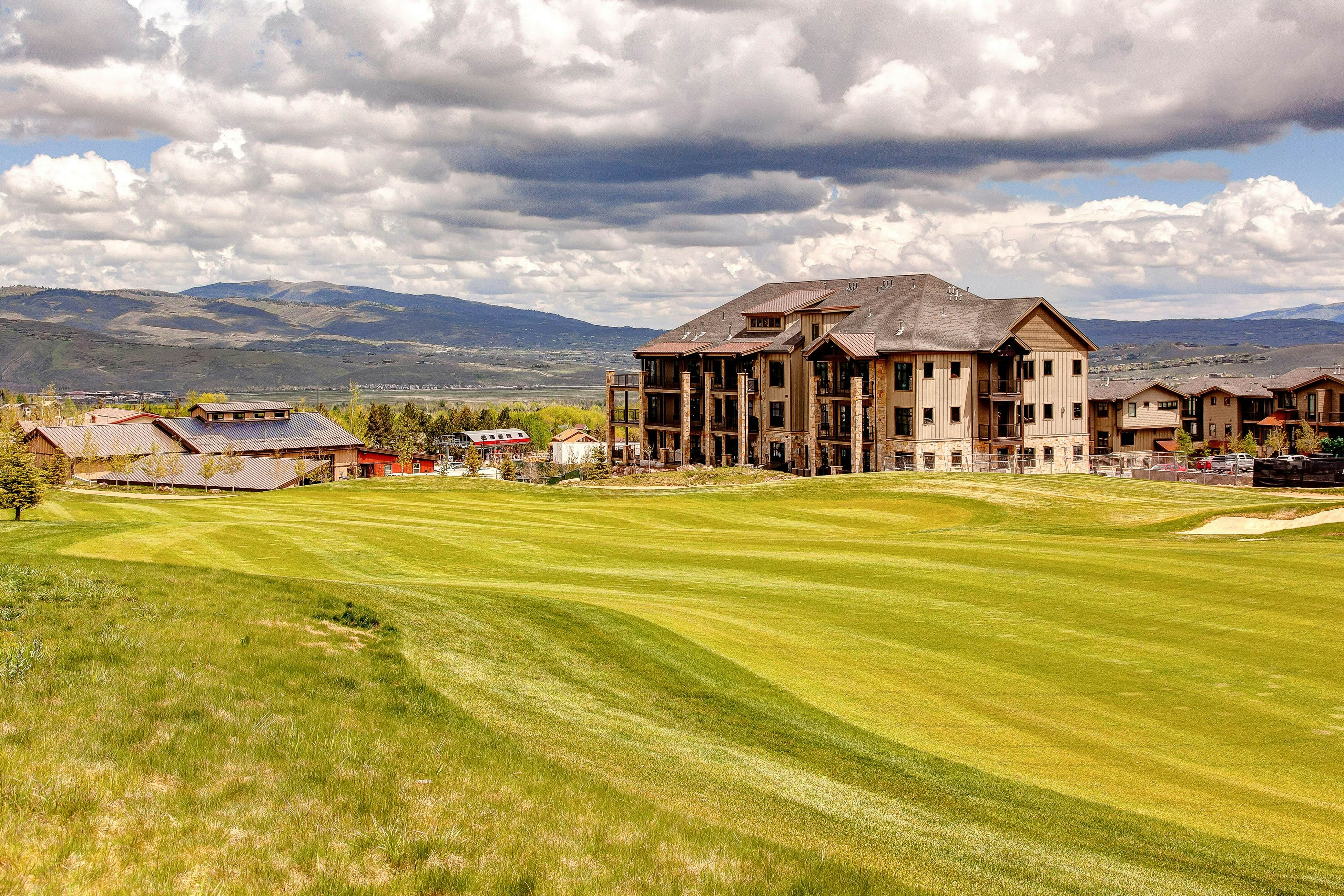 Summit Elegance Retreat 211