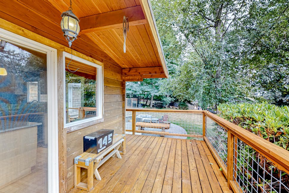 Coupeville Cabin & Treehouse 2 BD Coupeville, WA Vacation Rental Vacasa