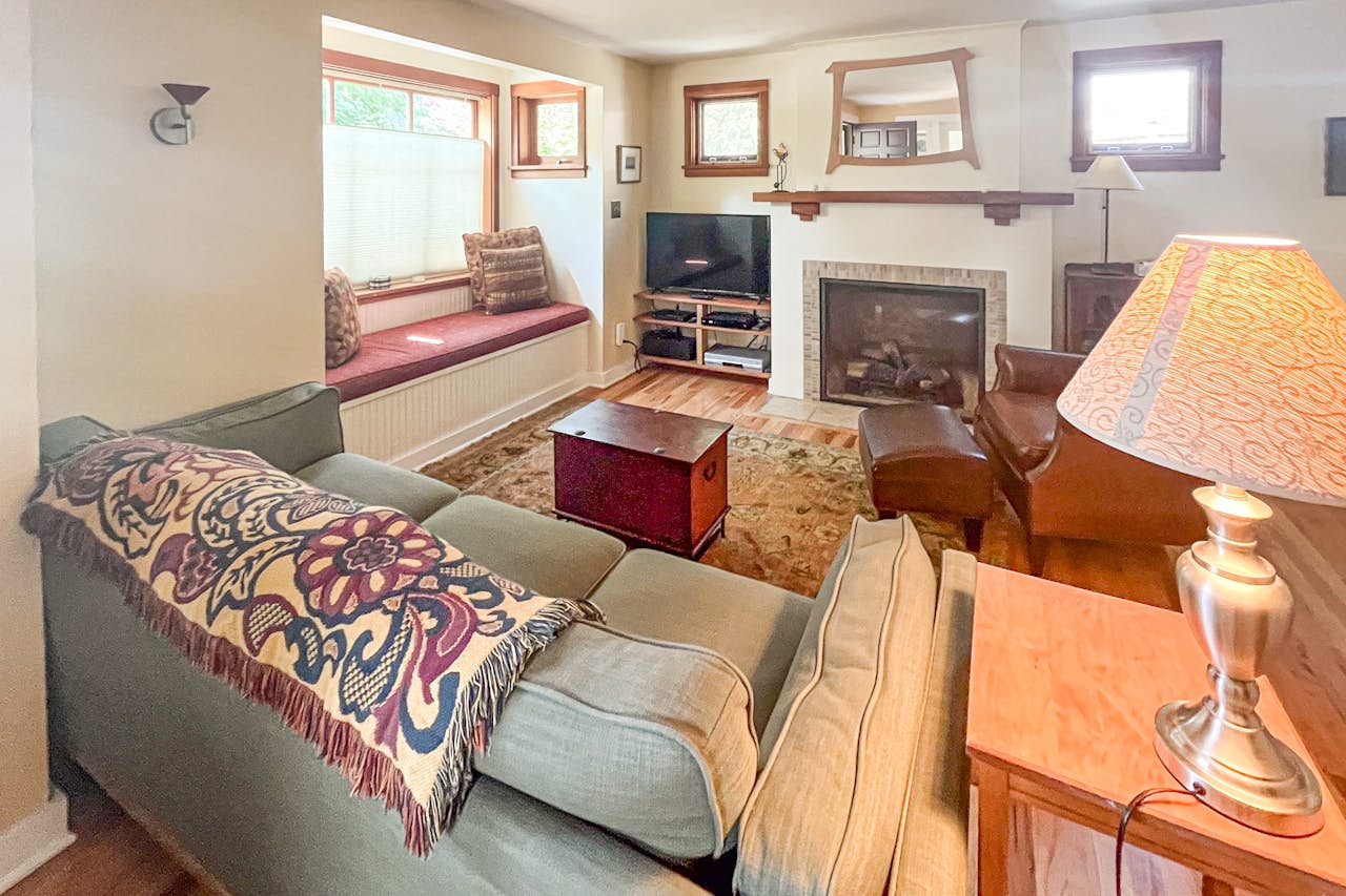 Cozy Casa in Laurelhurst 3 BD Seattle, WA Vacation Rental Vacasa