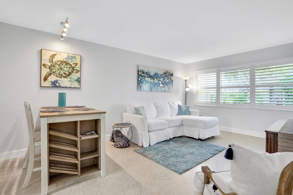 Renovated duplex near Honeymoon Caladesi Island with patio AC and WD — Dunedin, FL — vacation rental