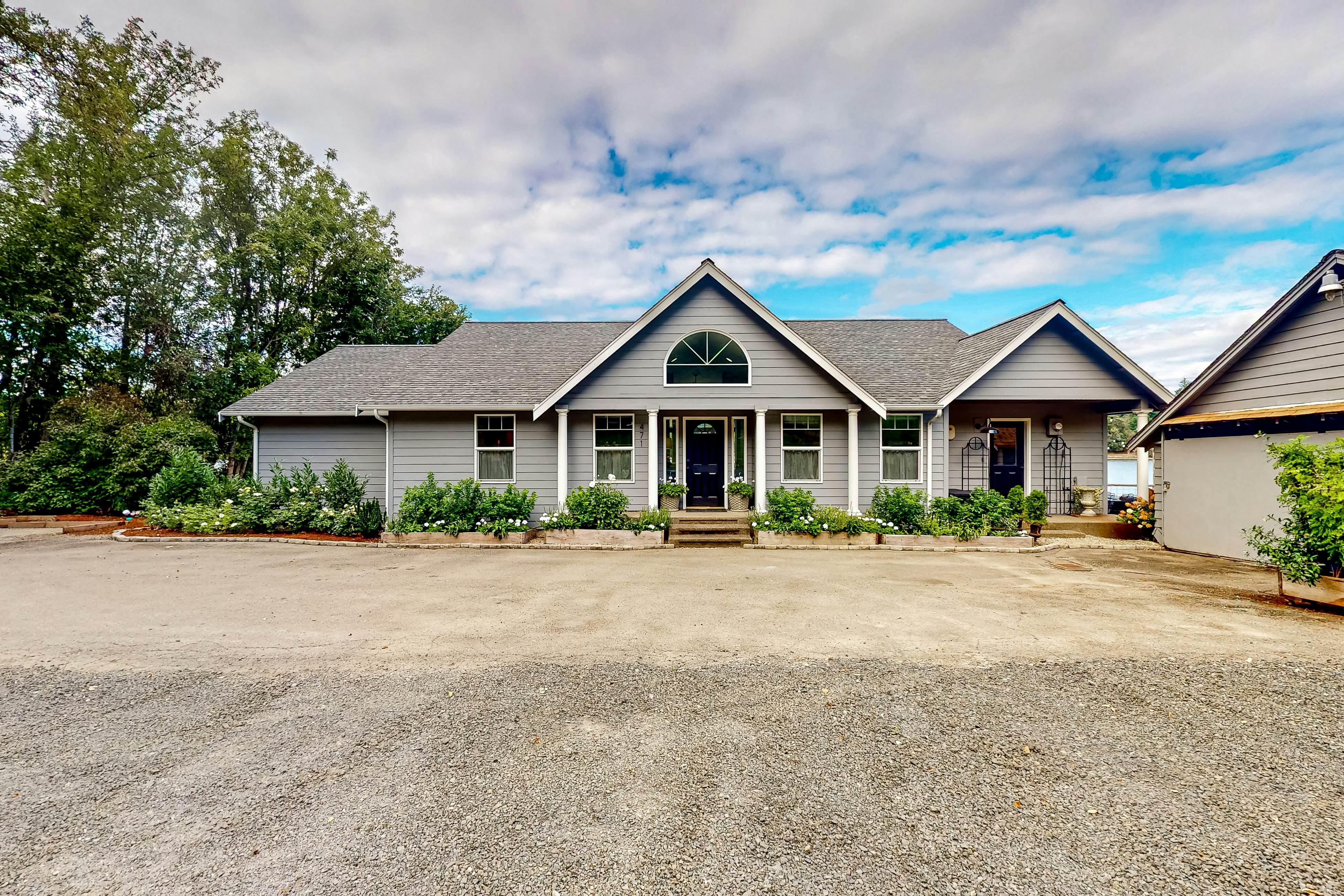 WatersEdge Beach House