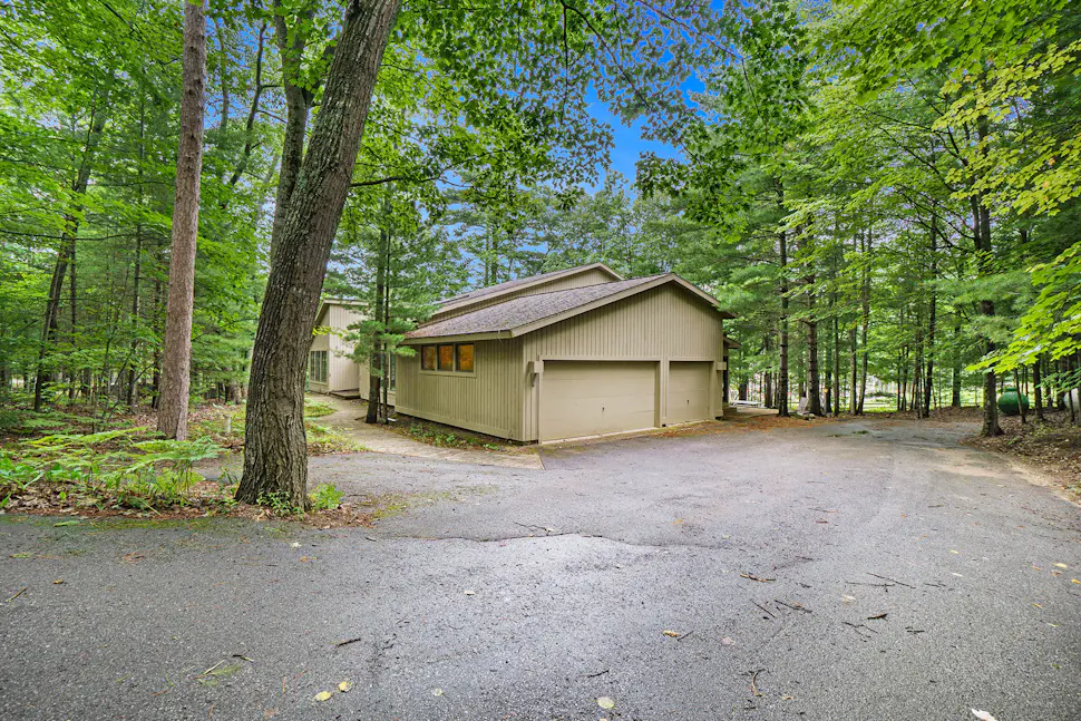 4 Skippers Wood 1 1 BD Glen Arbor, MI Vacation Rental Vacasa