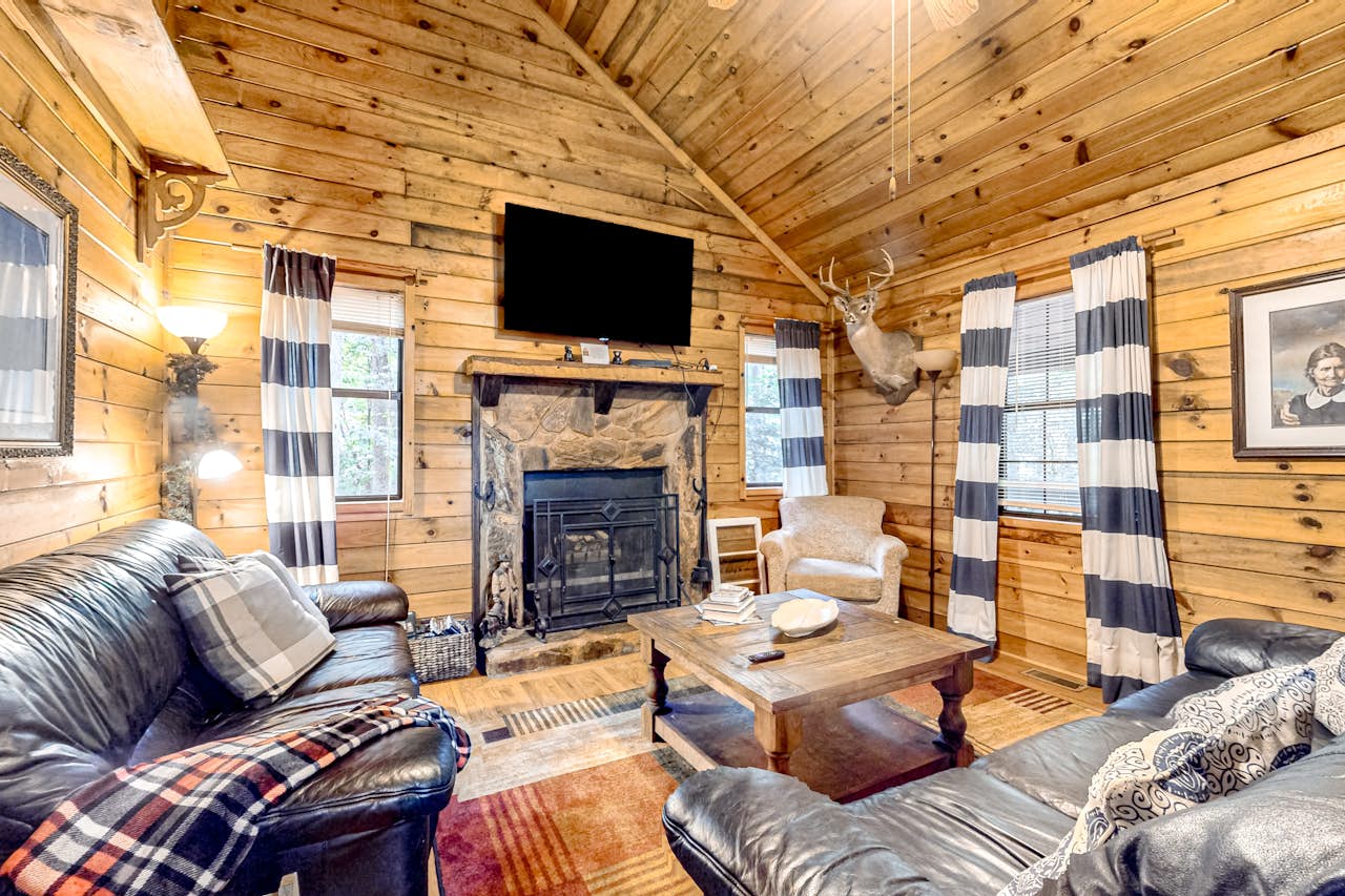 Bear Hug Lodge 3 BD Ellijay, GA Vacation Rental Vacasa