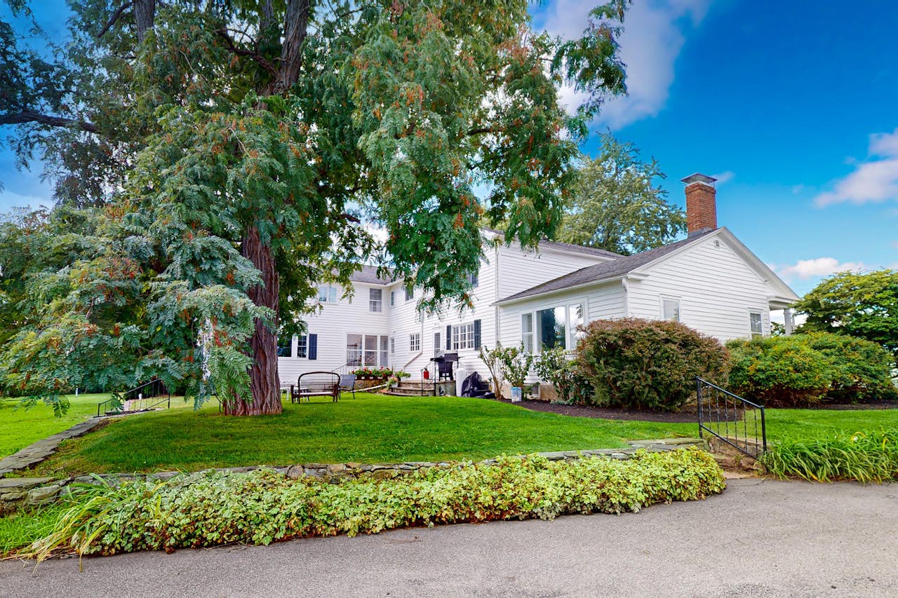 Benton Farmhouse 6 BD Penn Yan, NY Vacation Rental Vacasa