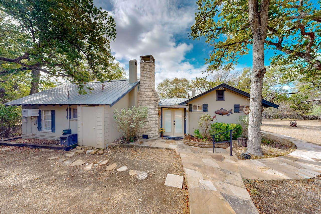 AO Kitchen House 2 BD Ingram, TX Vacation Rental Vacasa