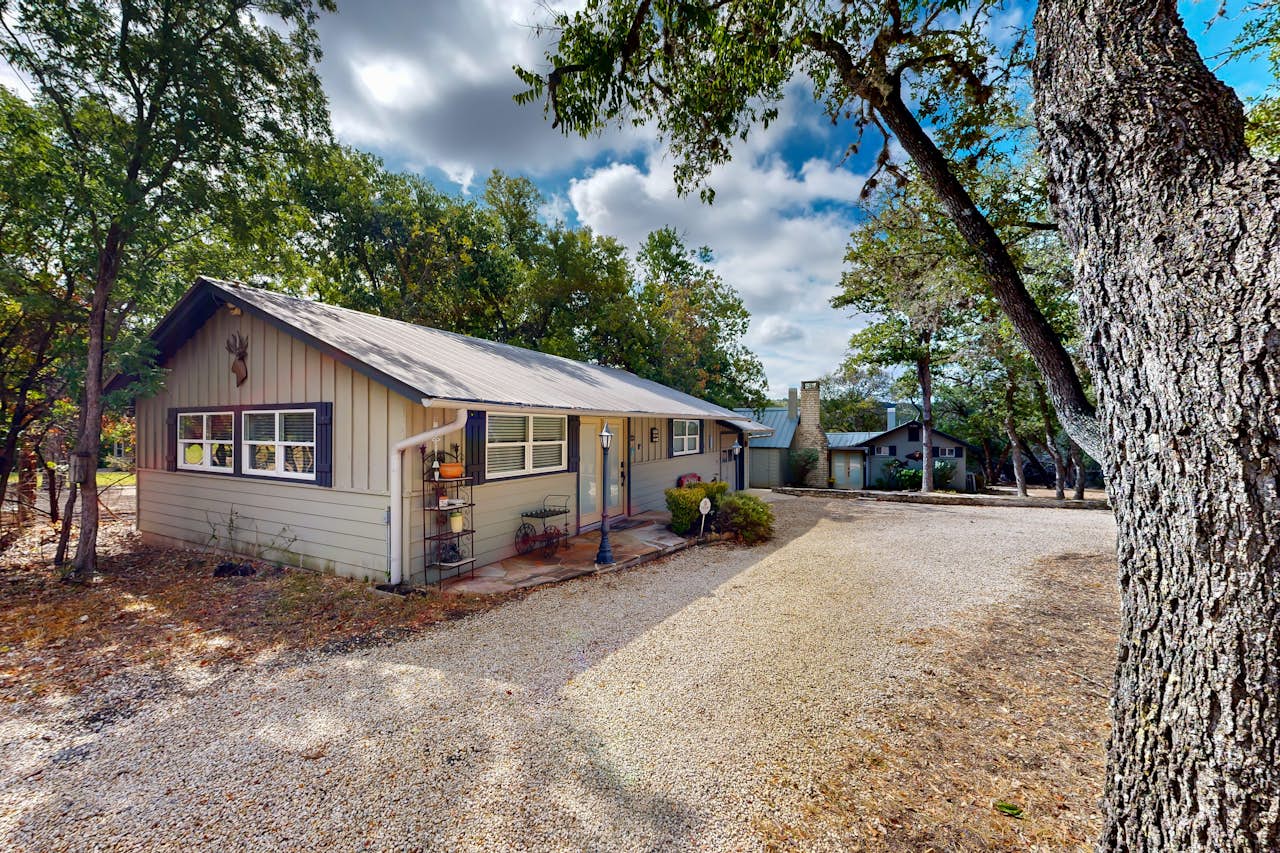 AO Garage House 1 BD Ingram, TX Vacation Rental Vacasa