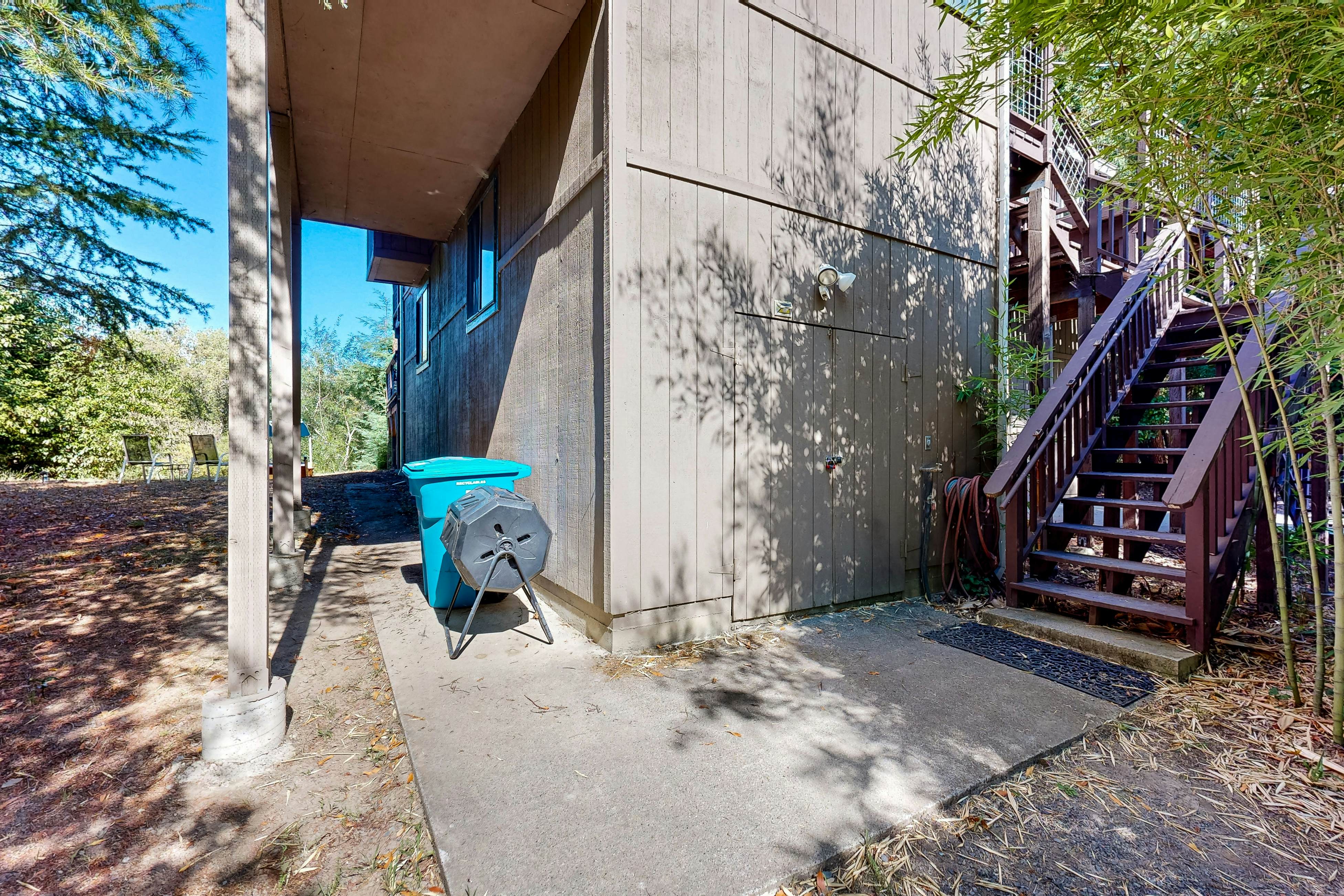 Cozy Riverview Cabin