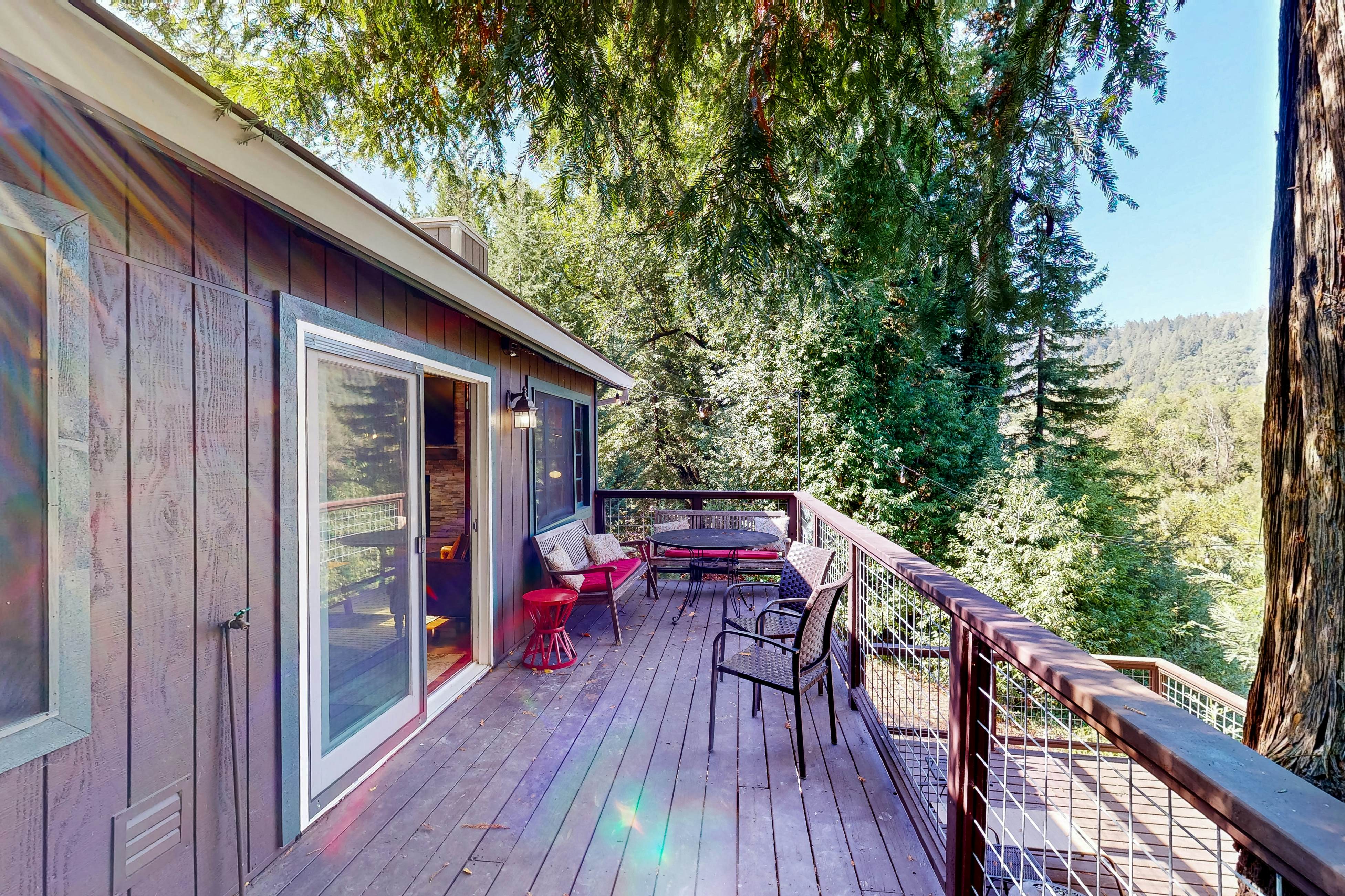 Cozy Riverview Cabin