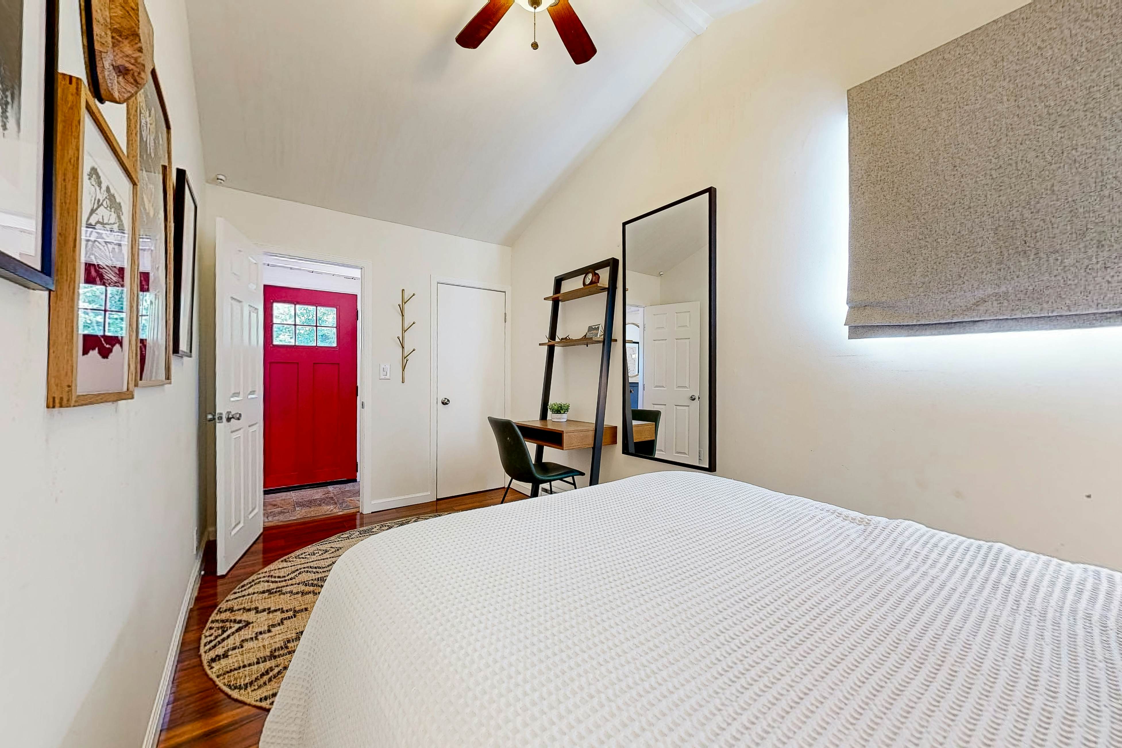 Cozy Riverview Cabin