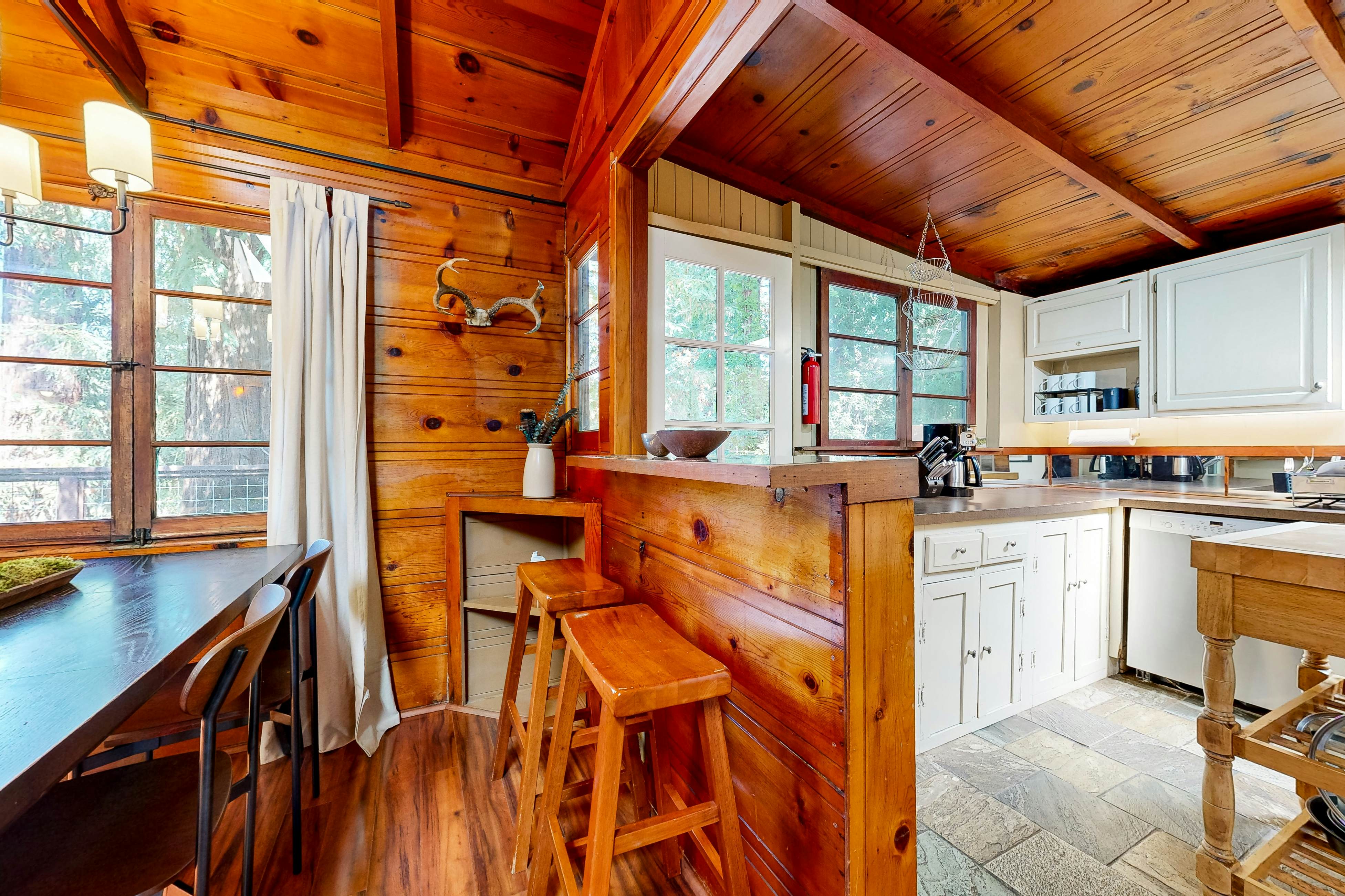 Cozy Riverview Cabin